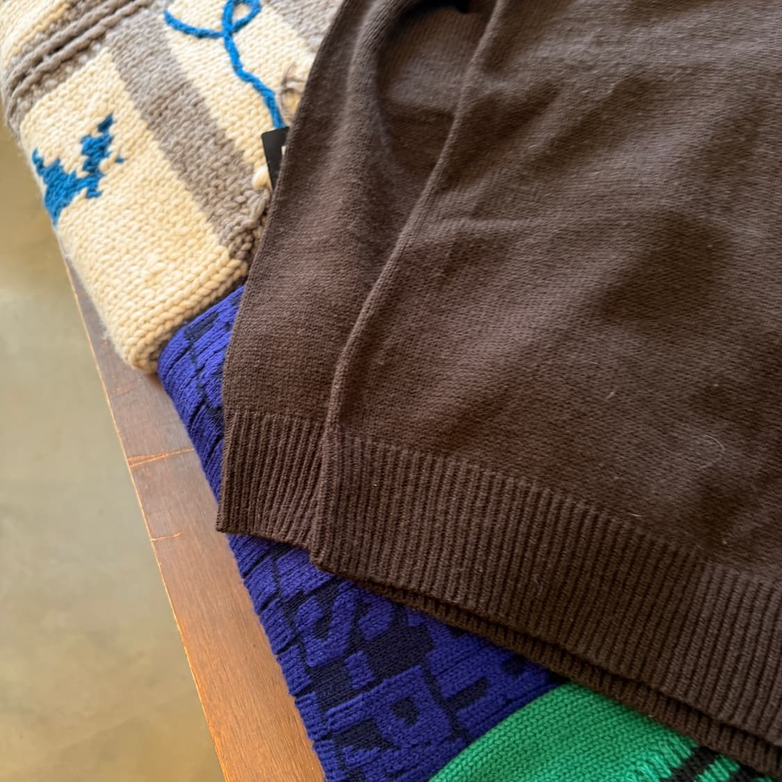 AKM 다크 브라운 니트 스웨터  상품이미지2