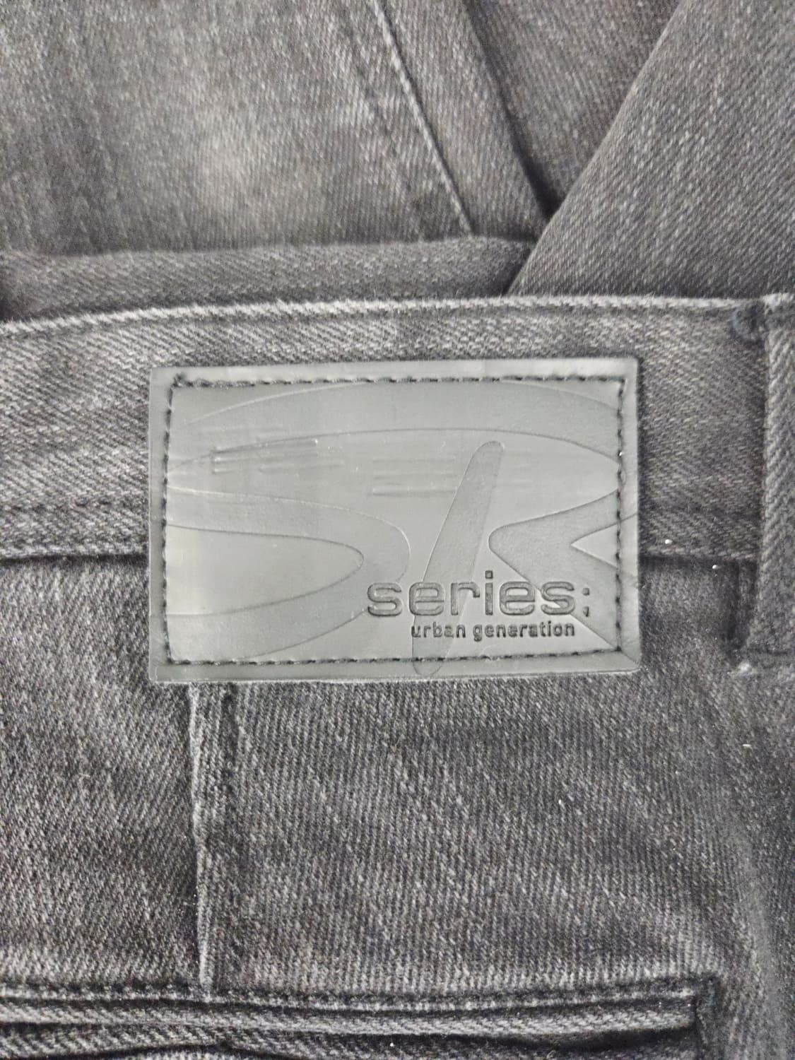 시리즈(series;) 힙스터 핏 워싱 블랙 데님 팬츠 상품이미지6