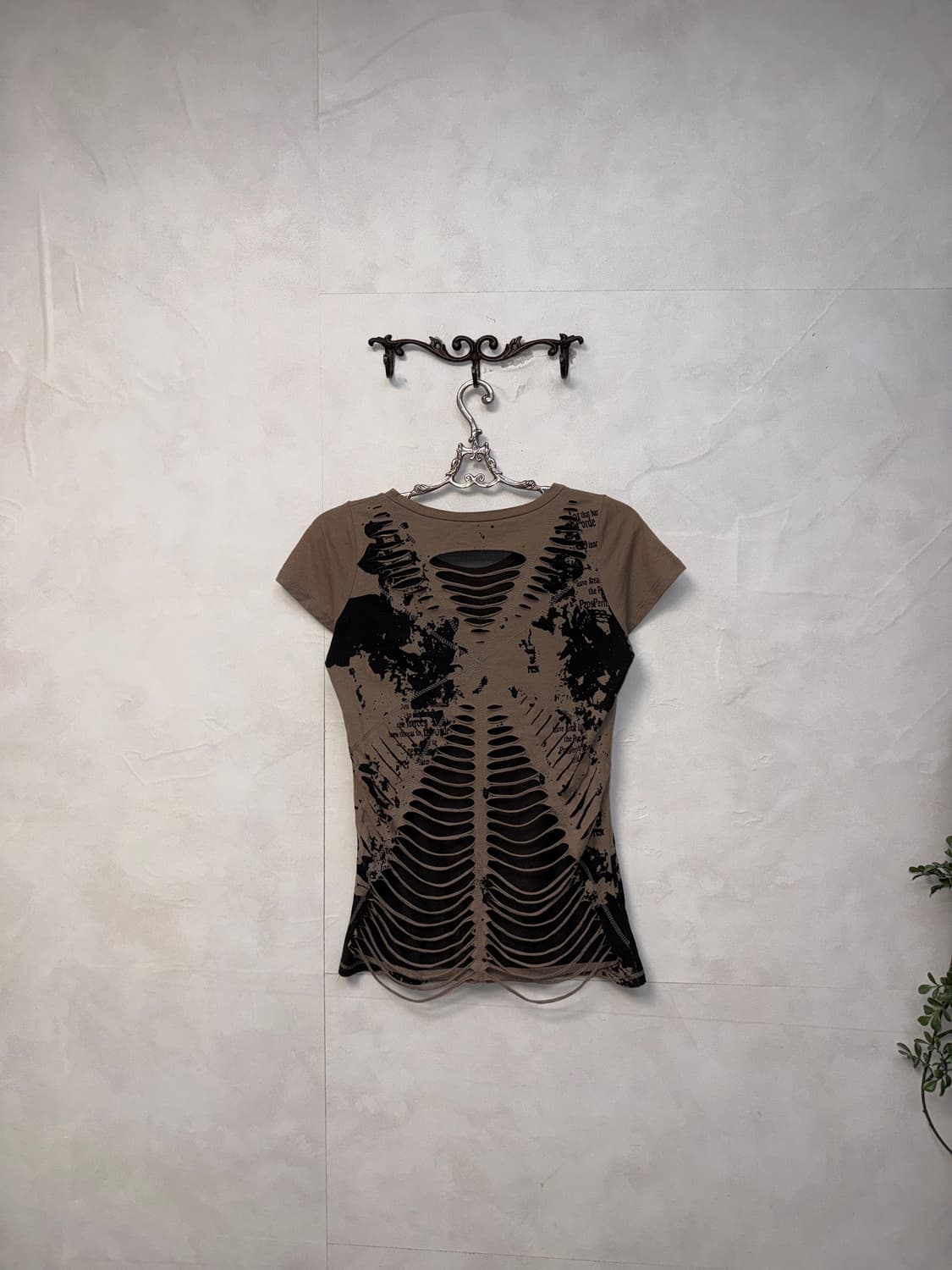 Ash brown grunge spider web skull half t 상품이미지3