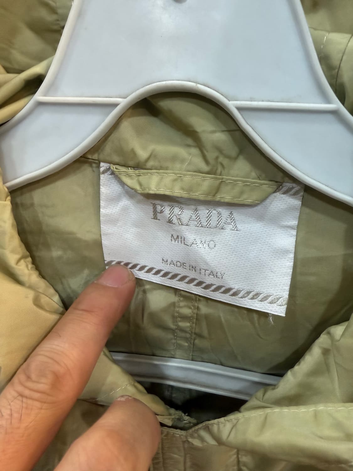 100-105 정품 프라다 빈티지 바람막이 팝니다 상품이미지2