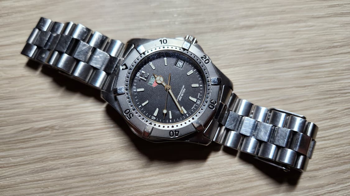 태그호이어 프로페셔널 2000 쿼츠 (블랙) 상품이미지2