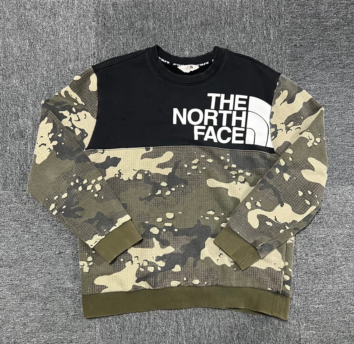 노스페이스 카모 맨투맨 상품이미지1