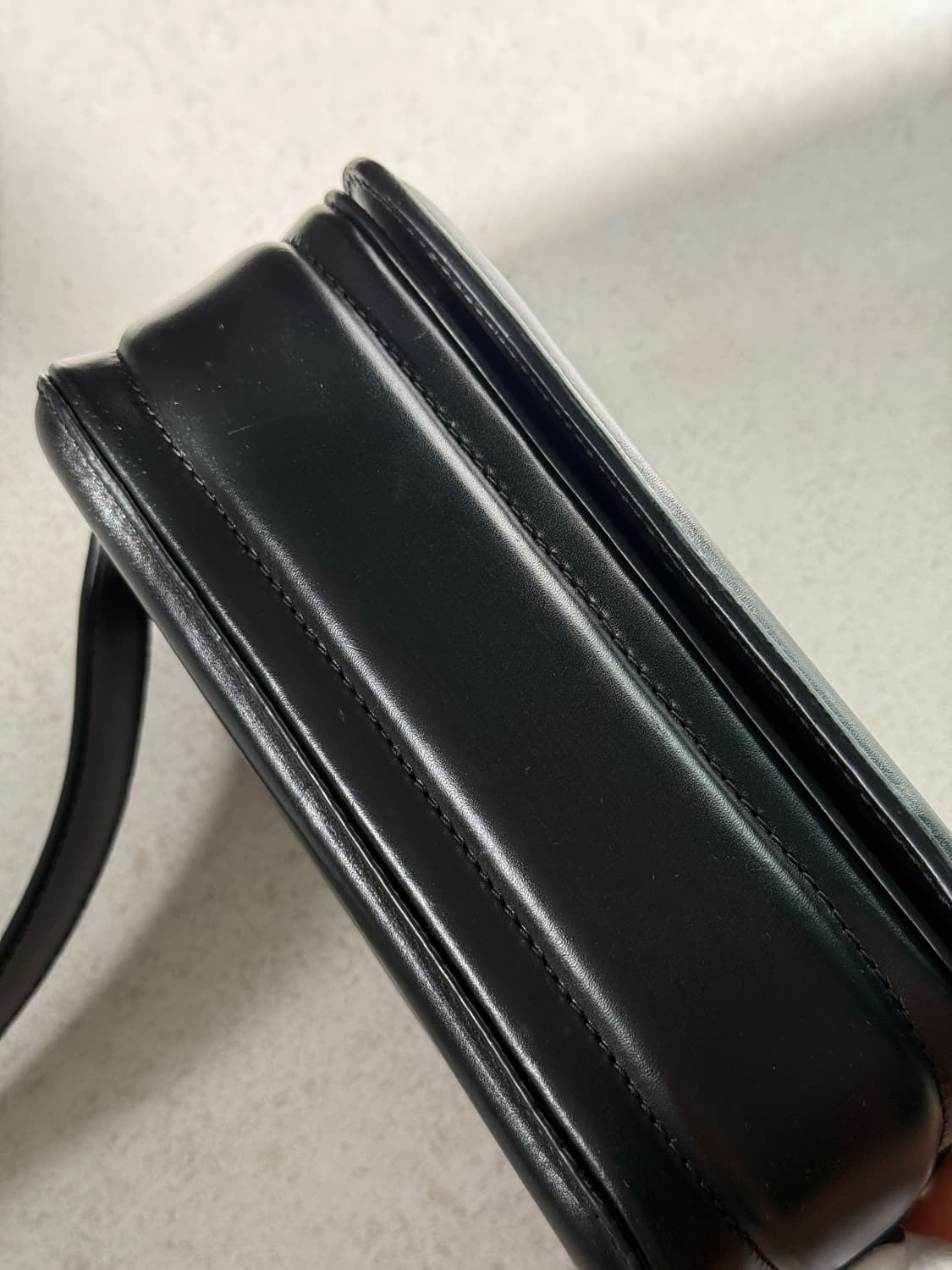 르메르 란셀 미니 샤첼 글로시 레더 백 상품이미지5