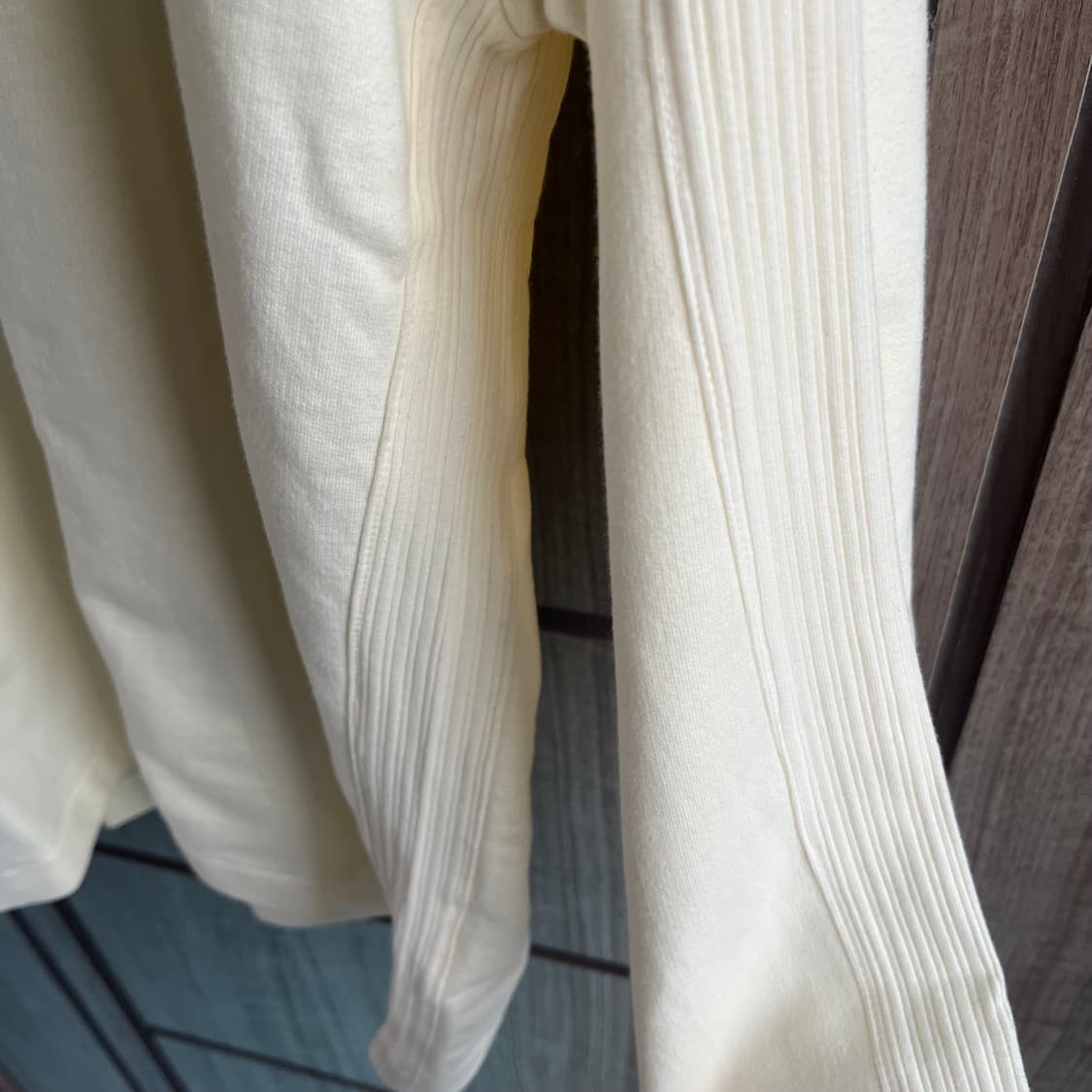 새상품(M)인사일런스 라이트웨이트 패치 스웨트셔츠 바닐라 상품이미지4