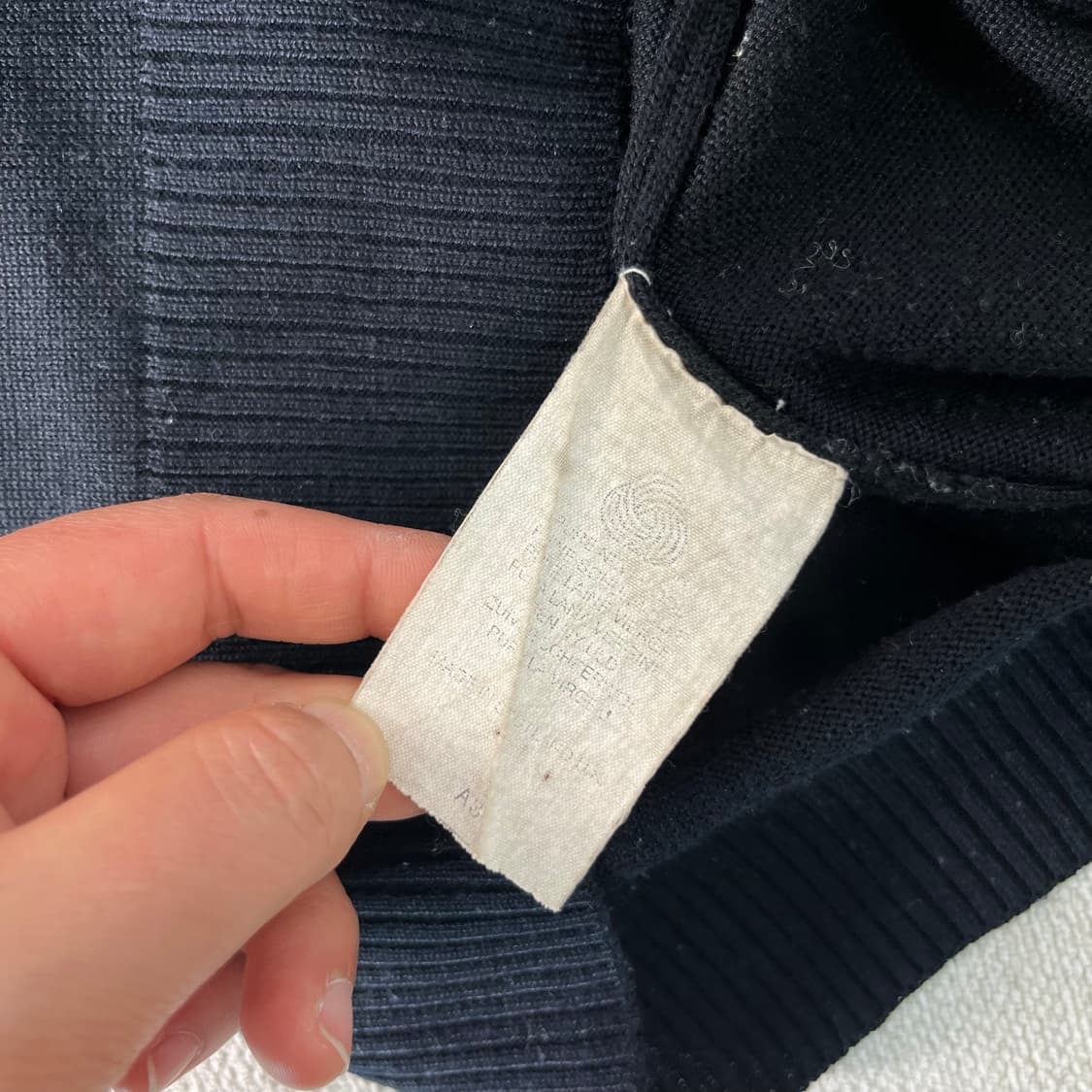 W 100 버버리 기마로고 퓨어울 황동 버튼 가디건  상품이미지4