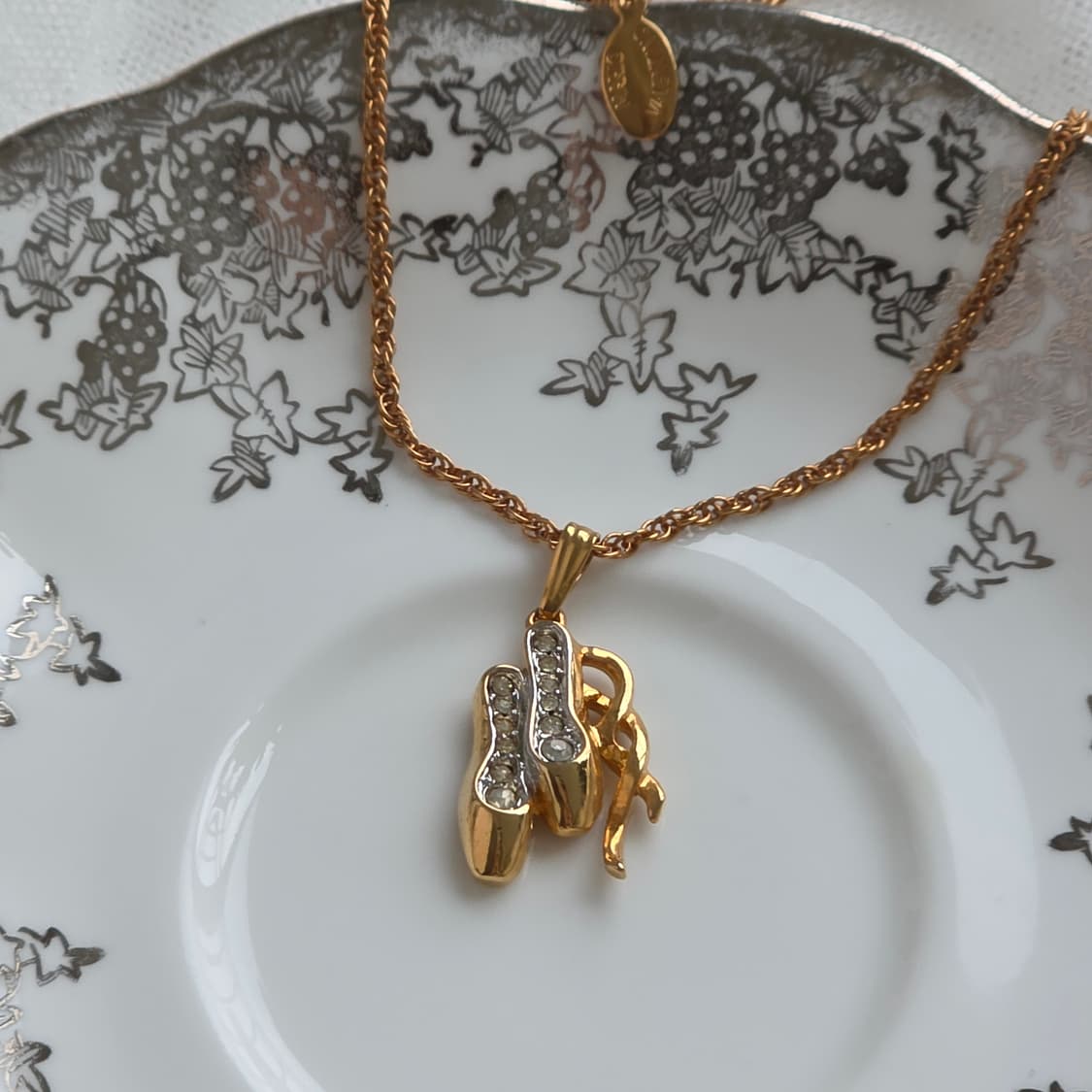 발렌티노 금장 발레리나 토슈즈 큐빅 목걸이 상품이미지1
