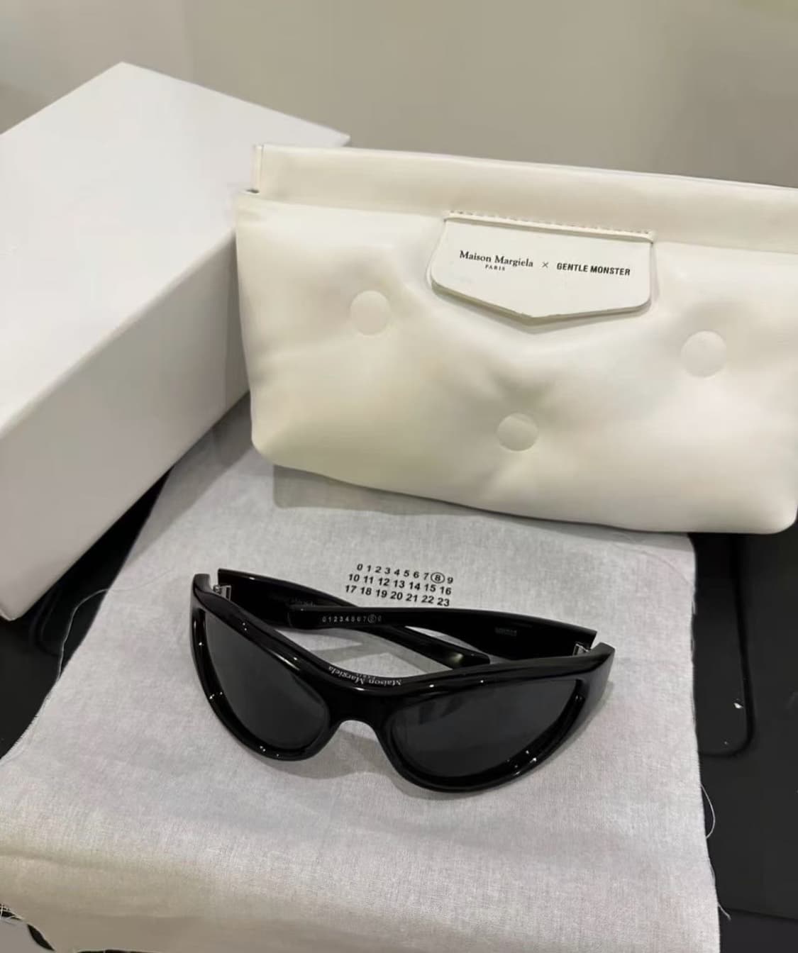 젠틀 몬스터 x 메종 마지엘라 선글라스MM003 블랙
 상품이미지1