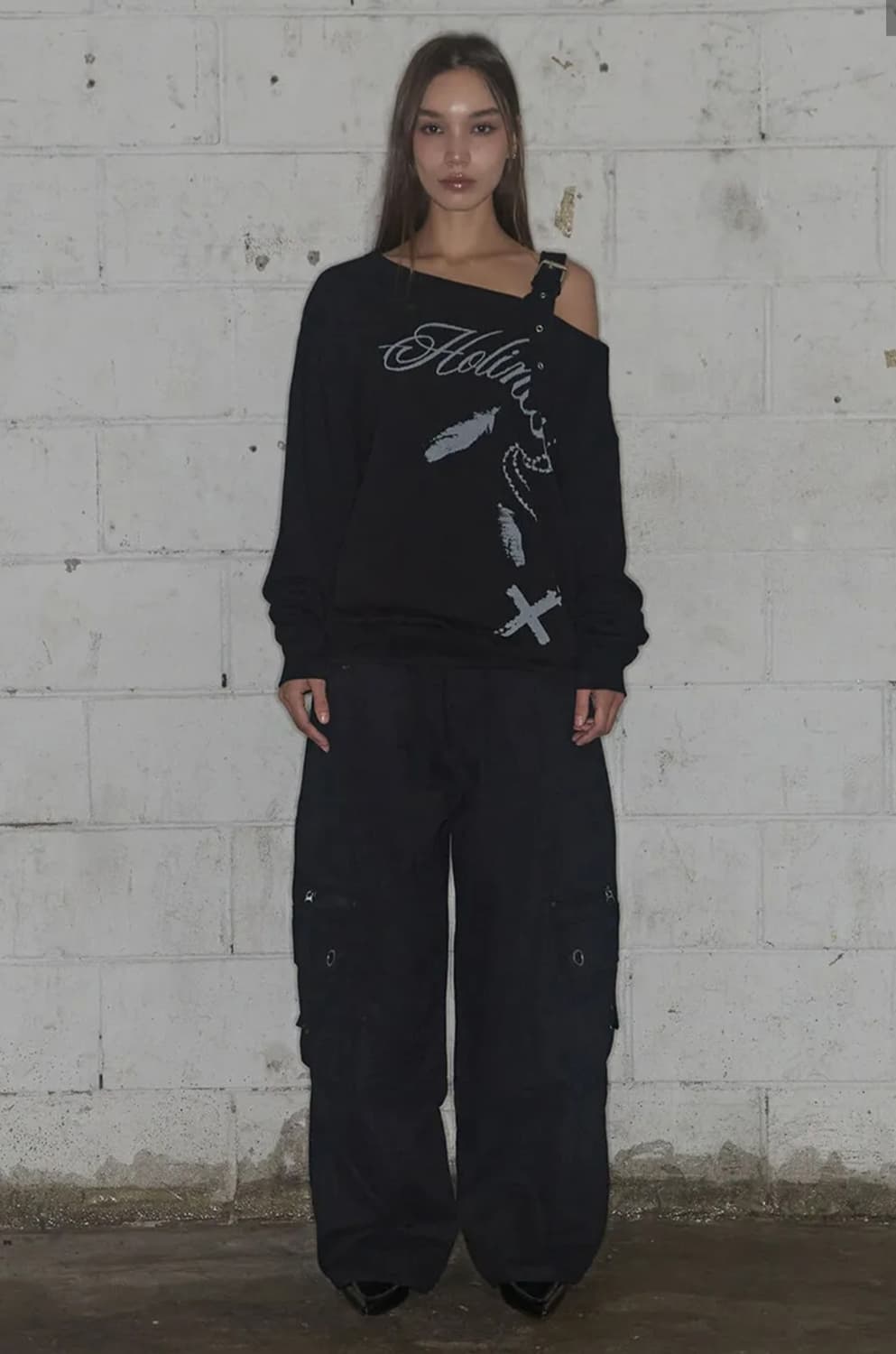 팬시클럽 원숄더 버클 스웻셔츠 블랙 상품이미지1