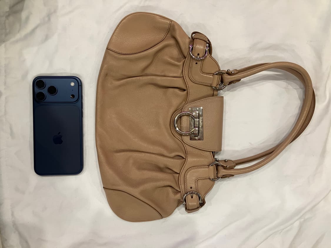 페라가모 간치니 버클 토트백   상품이미지2