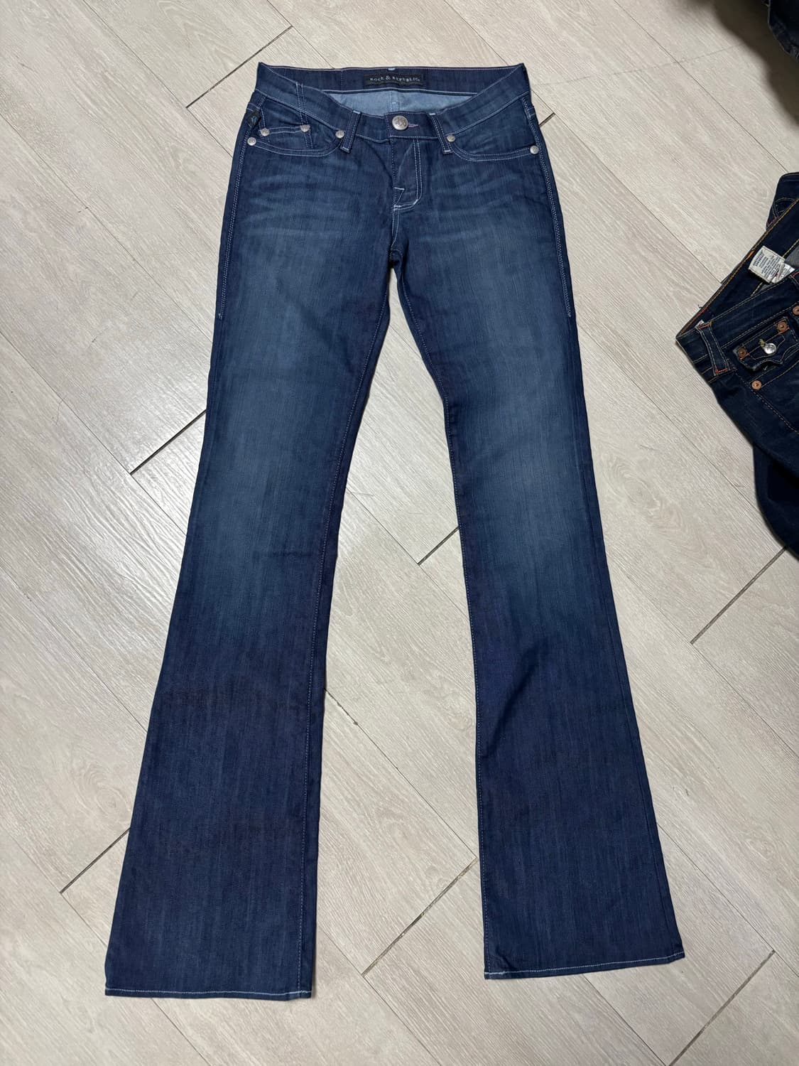 락앤리퍼블릭 부츠컷 로우라이즈 25 상품이미지1