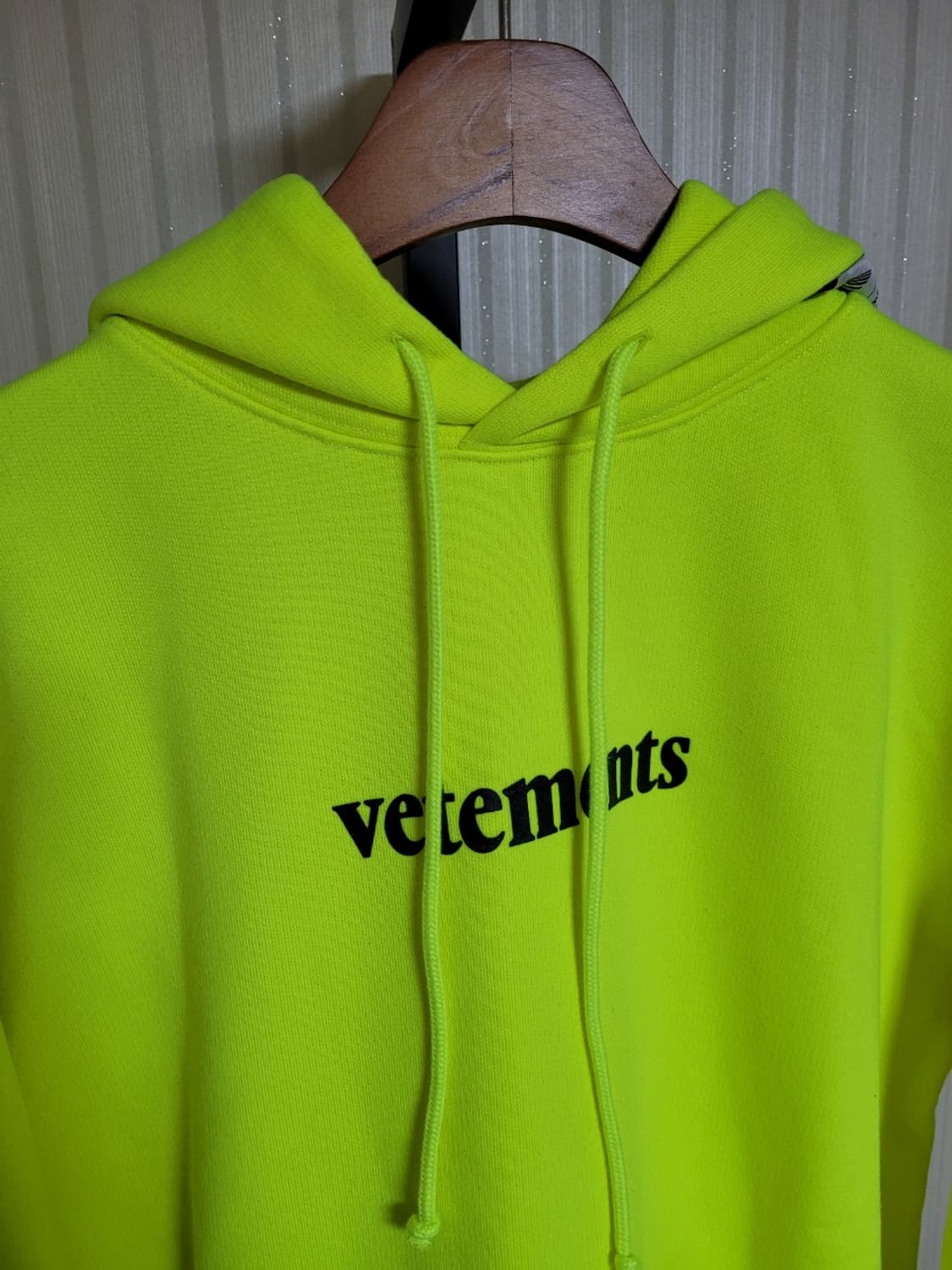 베트멍 네온 바코드 패치로고 오버핏 후드티셔츠 XS 상품이미지2