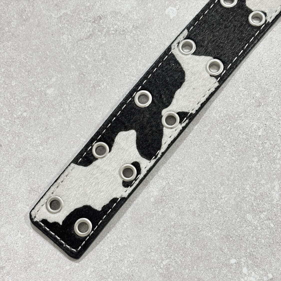 Oribell 스포티드 카우 송치털 아일렛 스터드 롱 벨트 상품이미지6