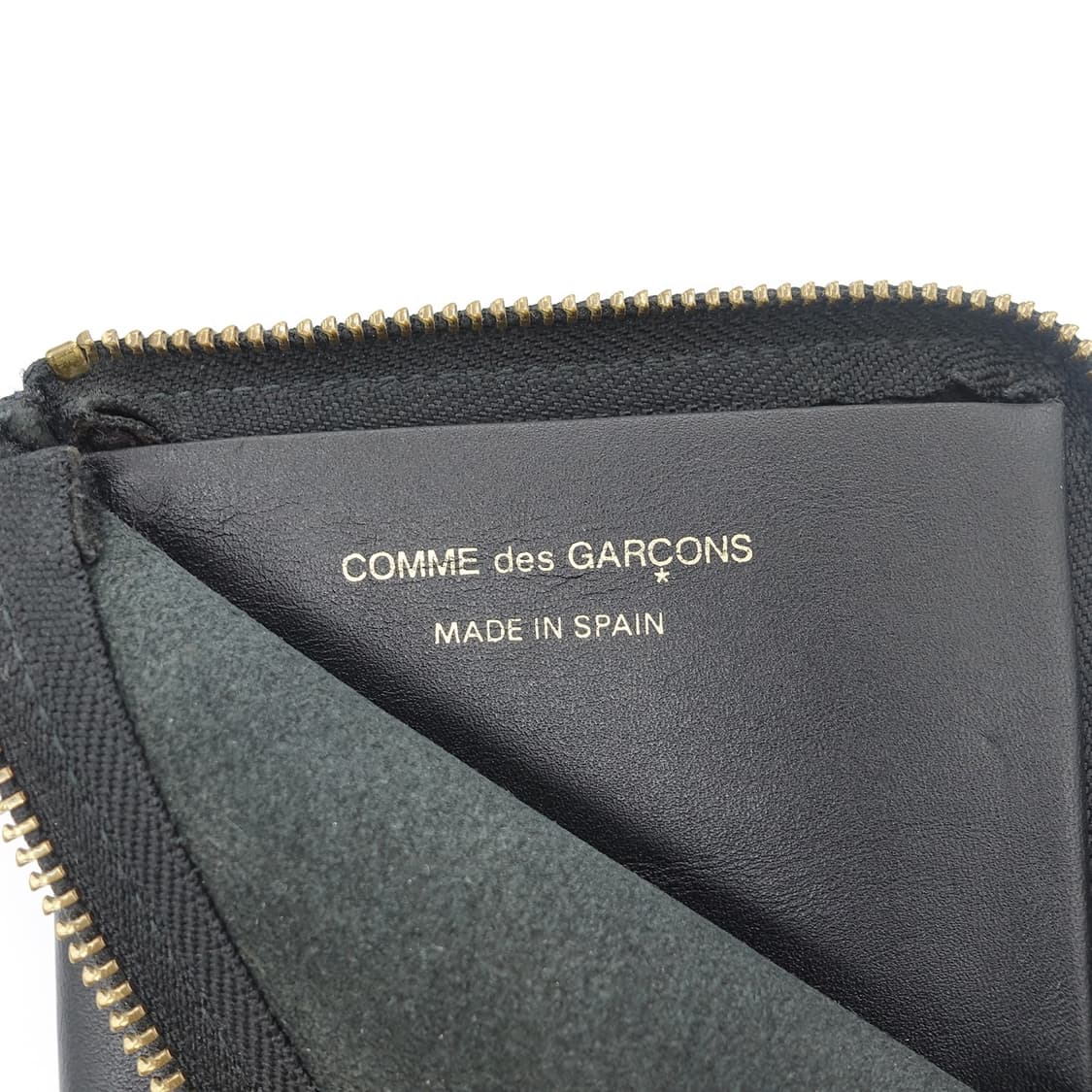 COMMEDESGARCONS 꼼데가르송 클래식 레더 블랙 지퍼 지갑 상품이미지5