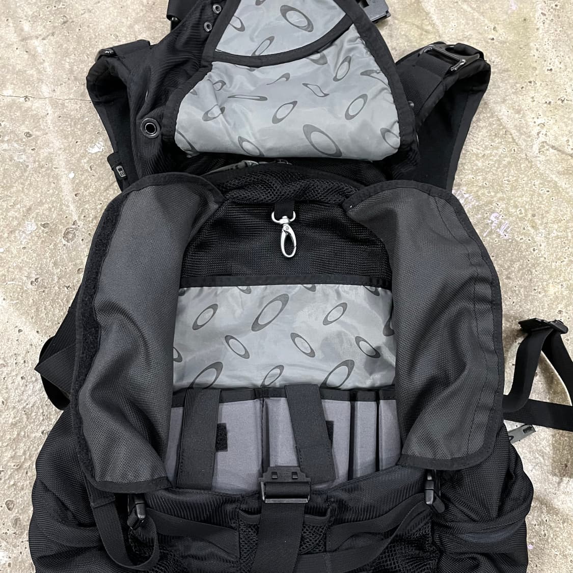 오클리 택티컬 백팩 45x51 상품이미지3