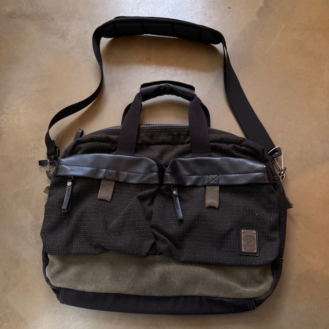 디젤 유니크 패브릭 데미지 브리프케이스 크로스백 상품이미지1