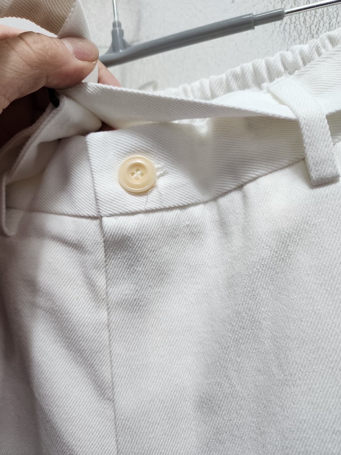 AVECDESIGN 아베크디자인 벨티드 화이트 버뮤다팬츠  상품이미지3