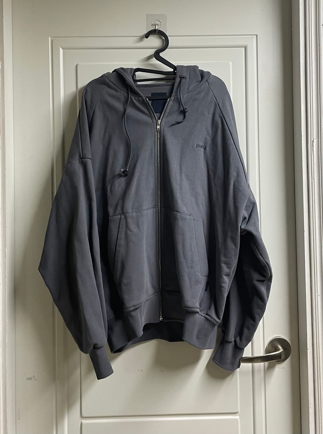 준지 페르소나 로고 자수 후드 집업 그레이 상품이미지1