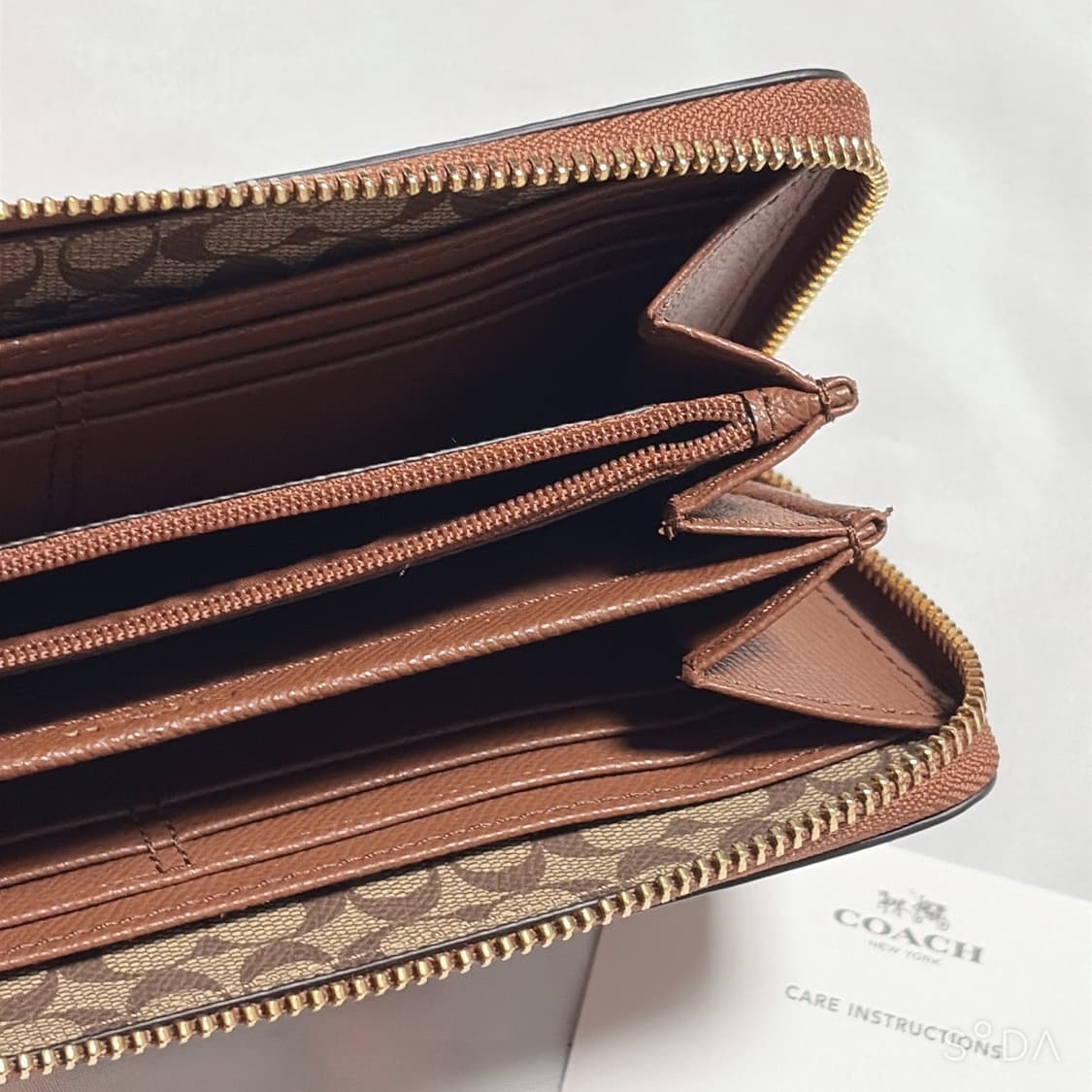 코치 브라운 레더 지퍼 장지갑 상품이미지7