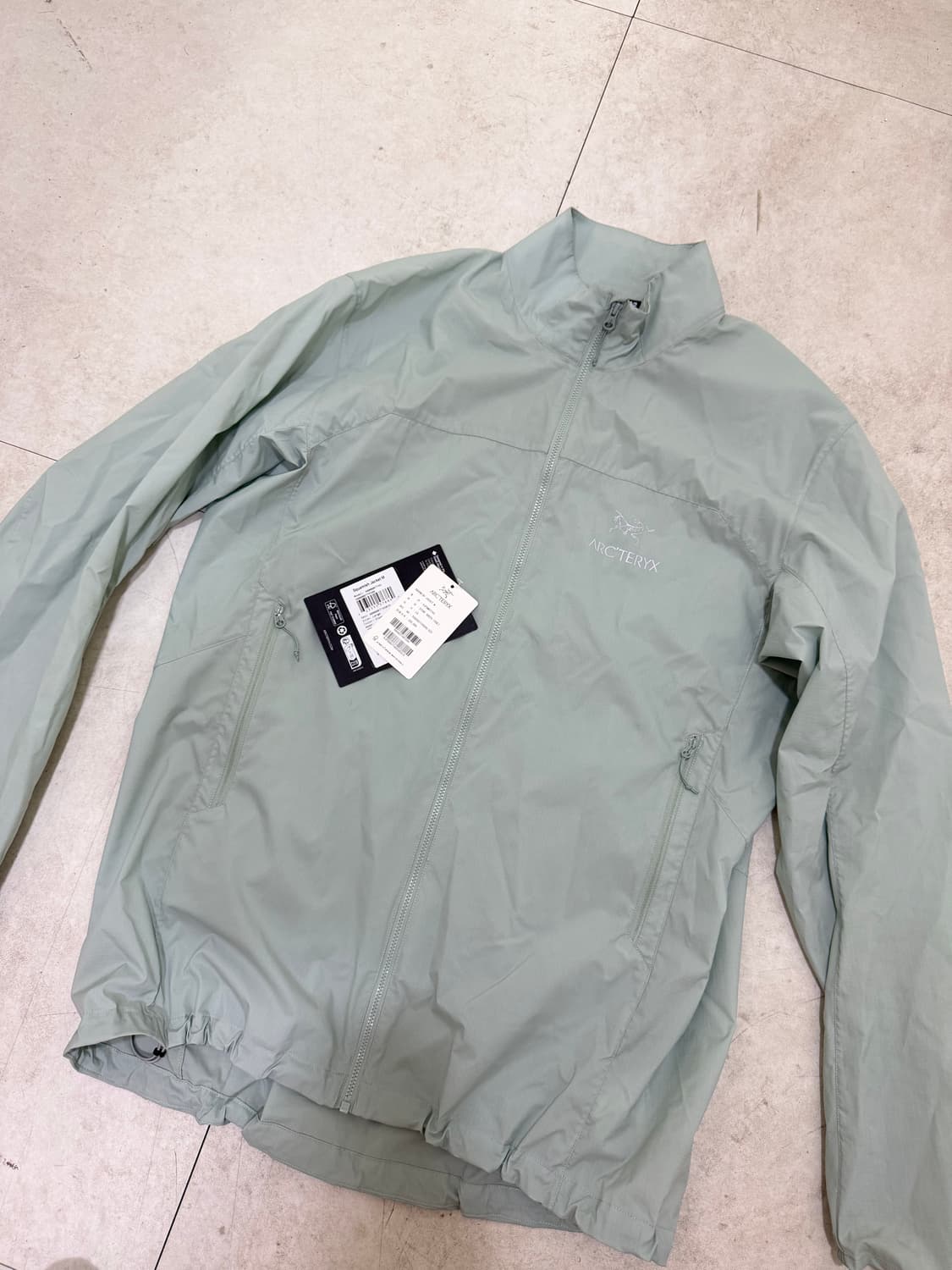 아크테릭스 스쿼미시 자켓 L 사이즈  상태 9.0/10  만약 크림에서  상품이미지1