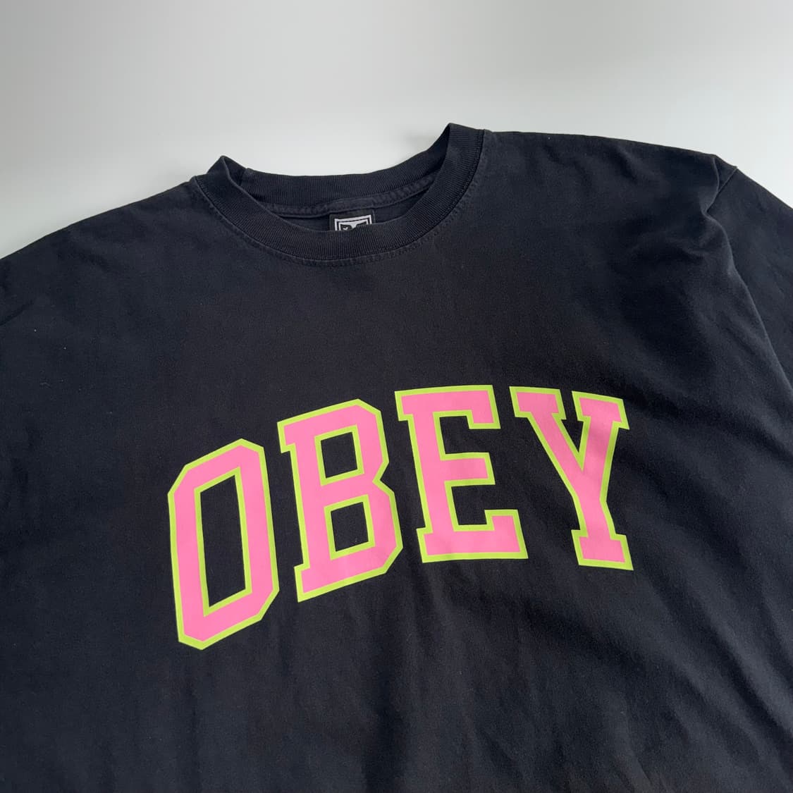 Obey 오베이 핑크그린 로고 블랙 반팔 상품이미지4