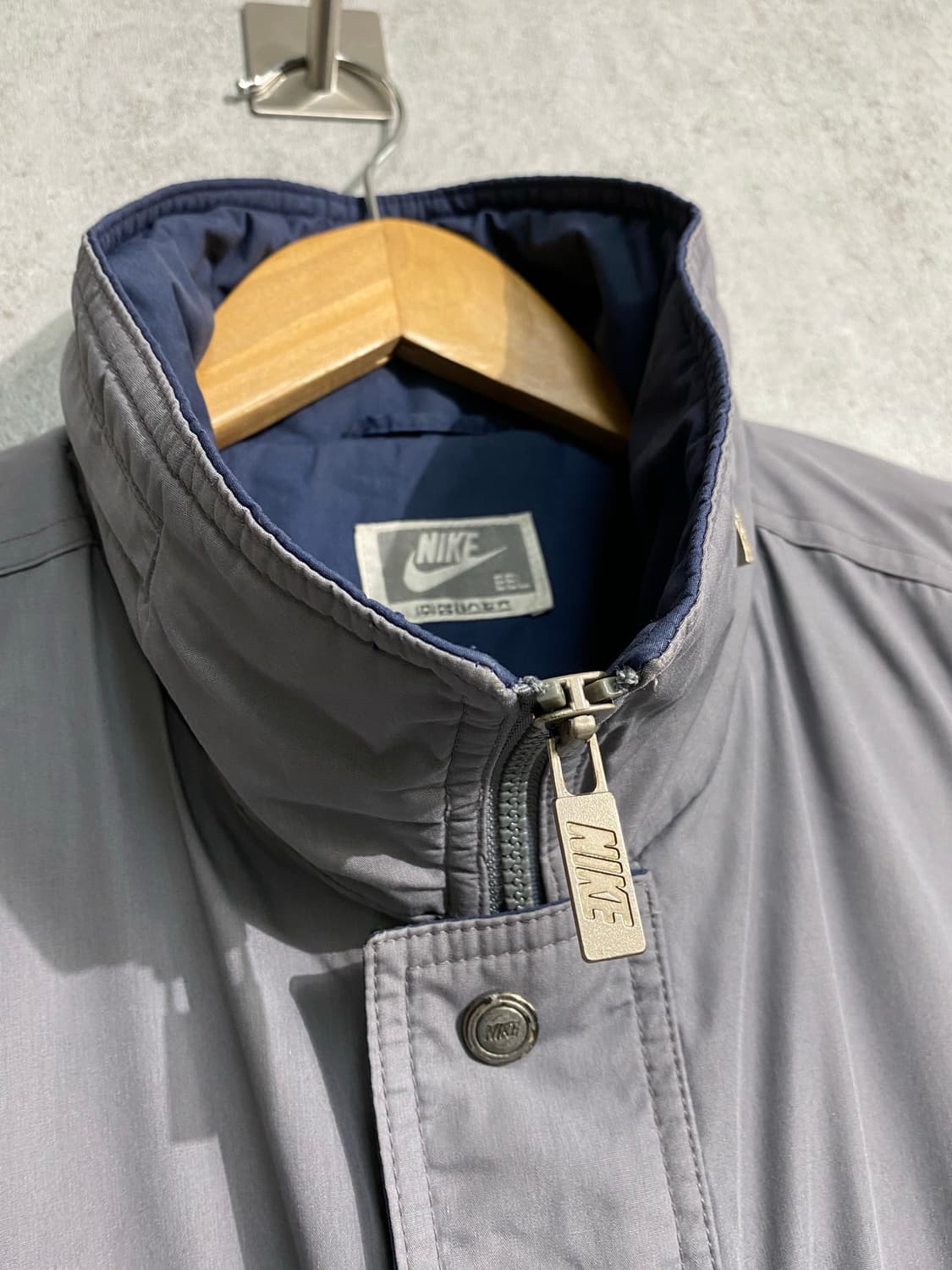 [XXL] 90s Nike 삼나스포츠 그레이 폴리쉘 봄버자켓 상품이미지3