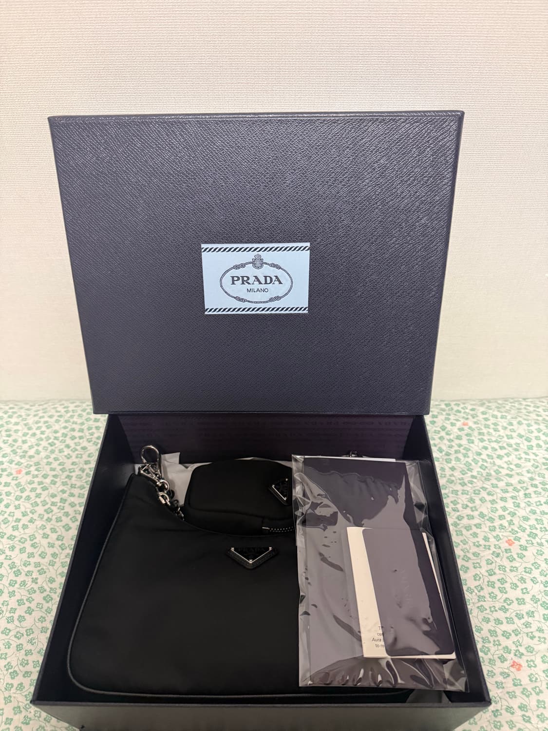 프라다 테수토 호보백 리에디션 블랙(SSS급) 상품이미지2