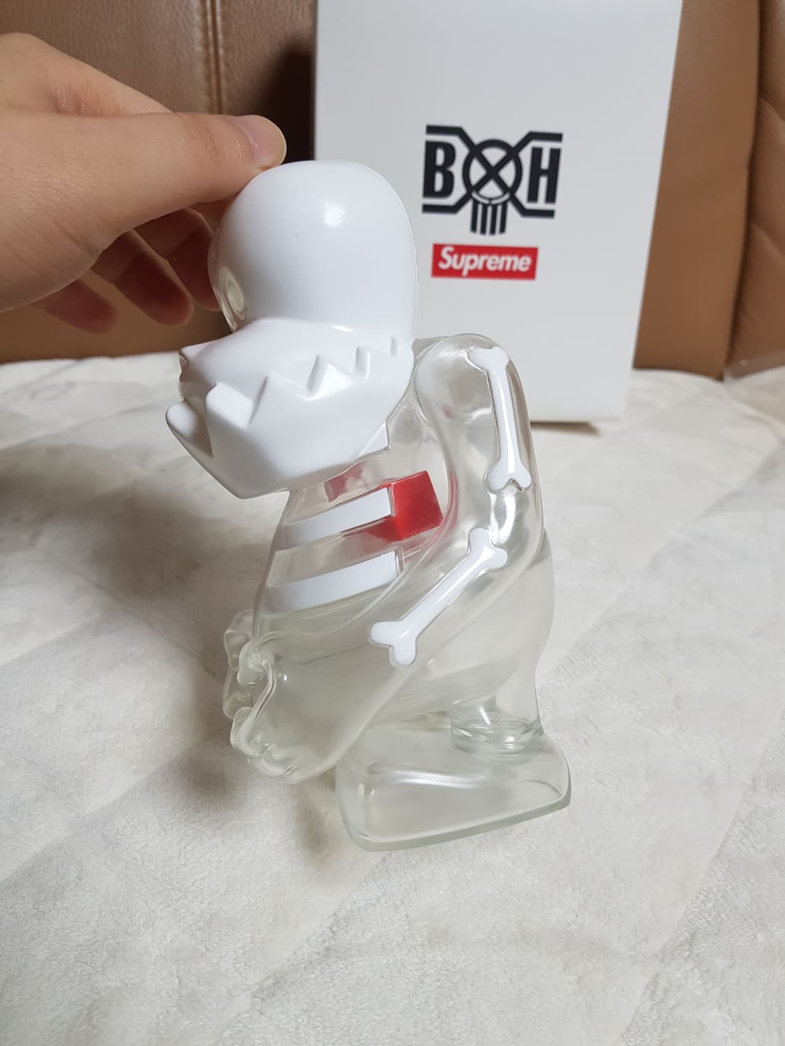 슈프림 X 바운티헌터 스컬 쿤 클리어 피규어 23FW 상품이미지4