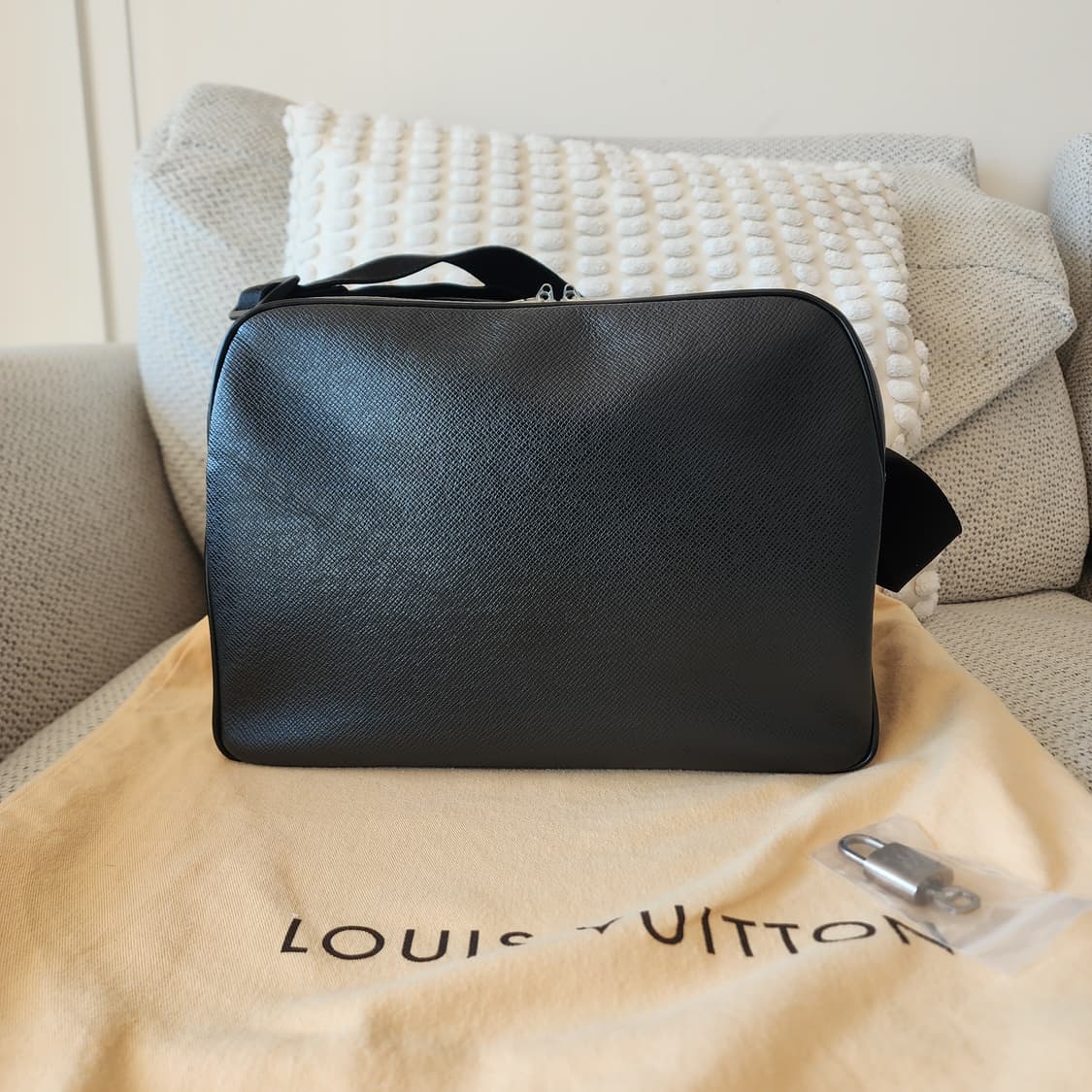 상태최상 루이비통 타이가 리포터 PM 크로스백 숄더백 알드워즈 블랙 상품이미지5