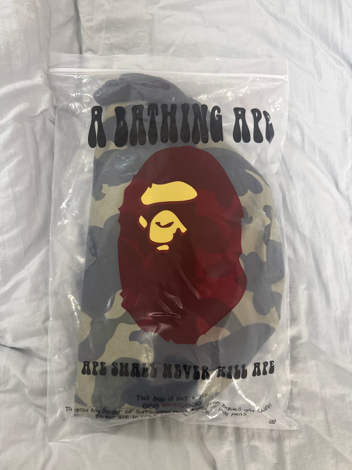 베이프 잡지부록 미니 크로스백 상품이미지1