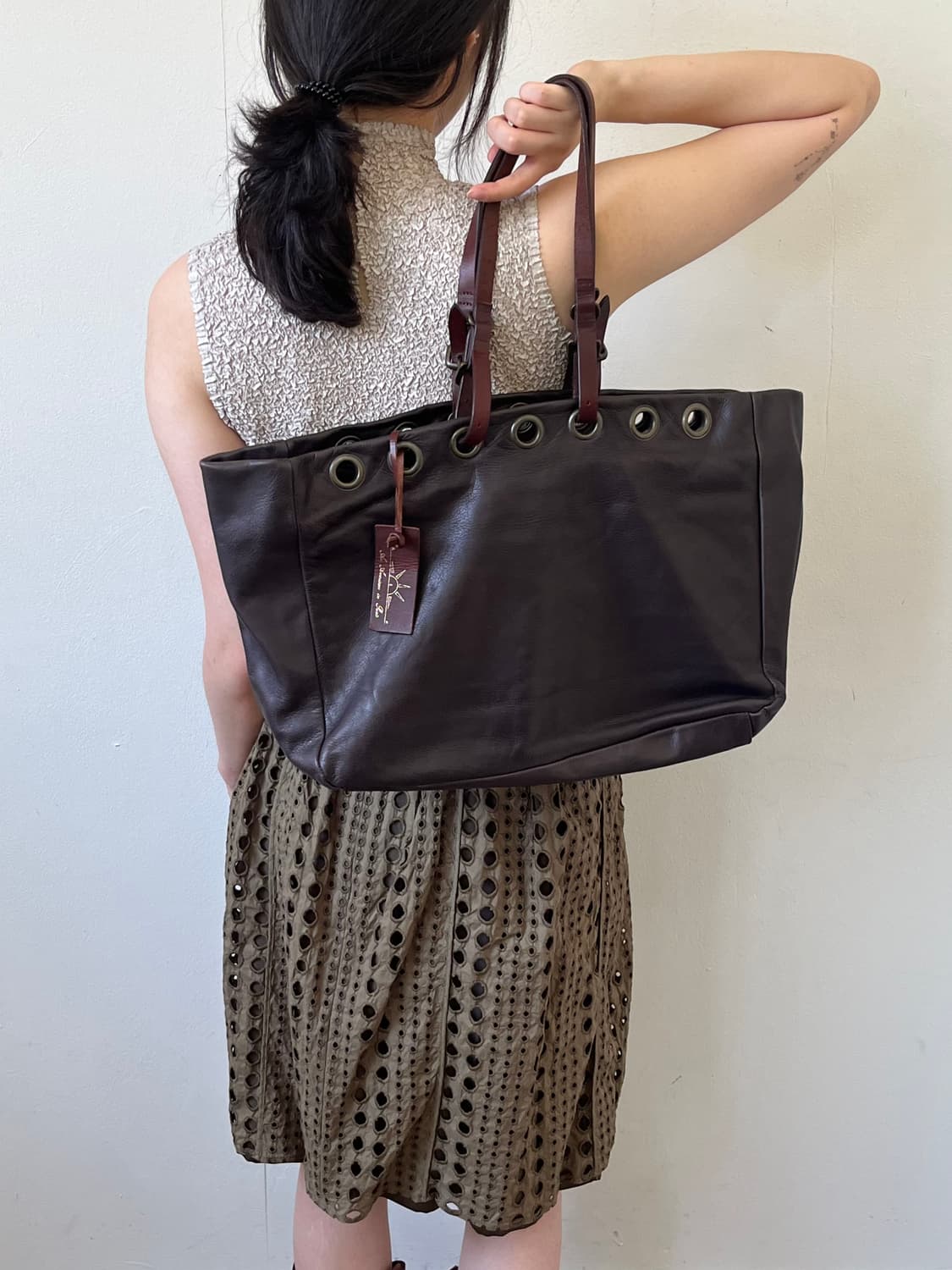 A.I.P Eyelet Leather Tote Bag 상품이미지10