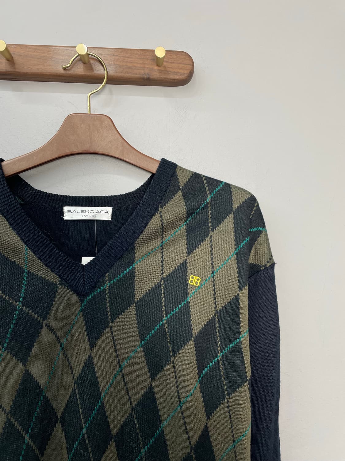 발렌시아가 아가일 패턴 브이넥 니트 H951 상품이미지3