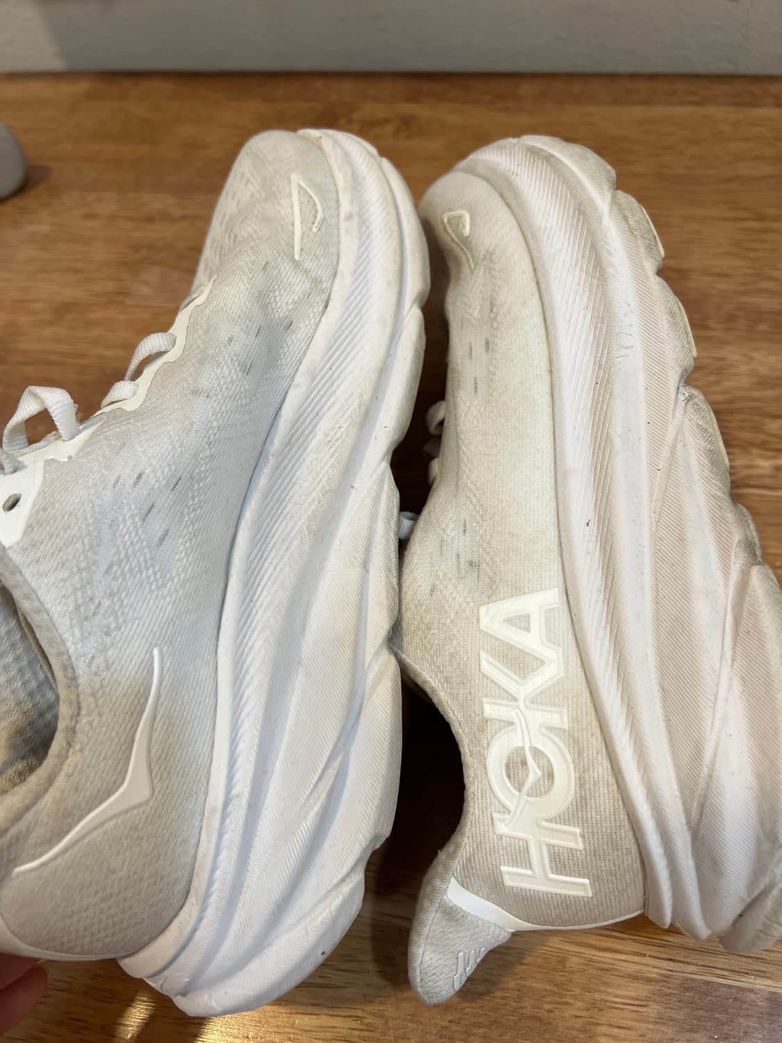 호카 HOKA  여성 아이보리 러닝스니커즈 운동화 상품이미지5