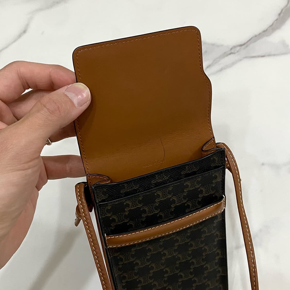 셀린느 트리옹프 캔버스 폰 파우치 휴대폰 미니백 10G332CQD04LU 상품이미지9