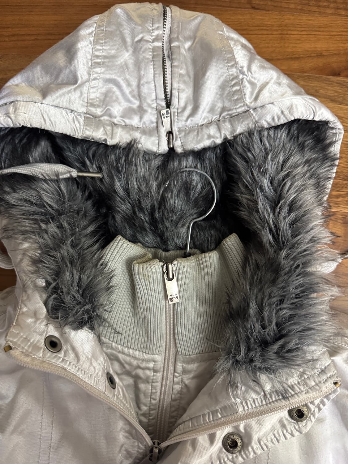 MLB 화이트삭스 화이트실버 누빔 후드점퍼 상품이미지2