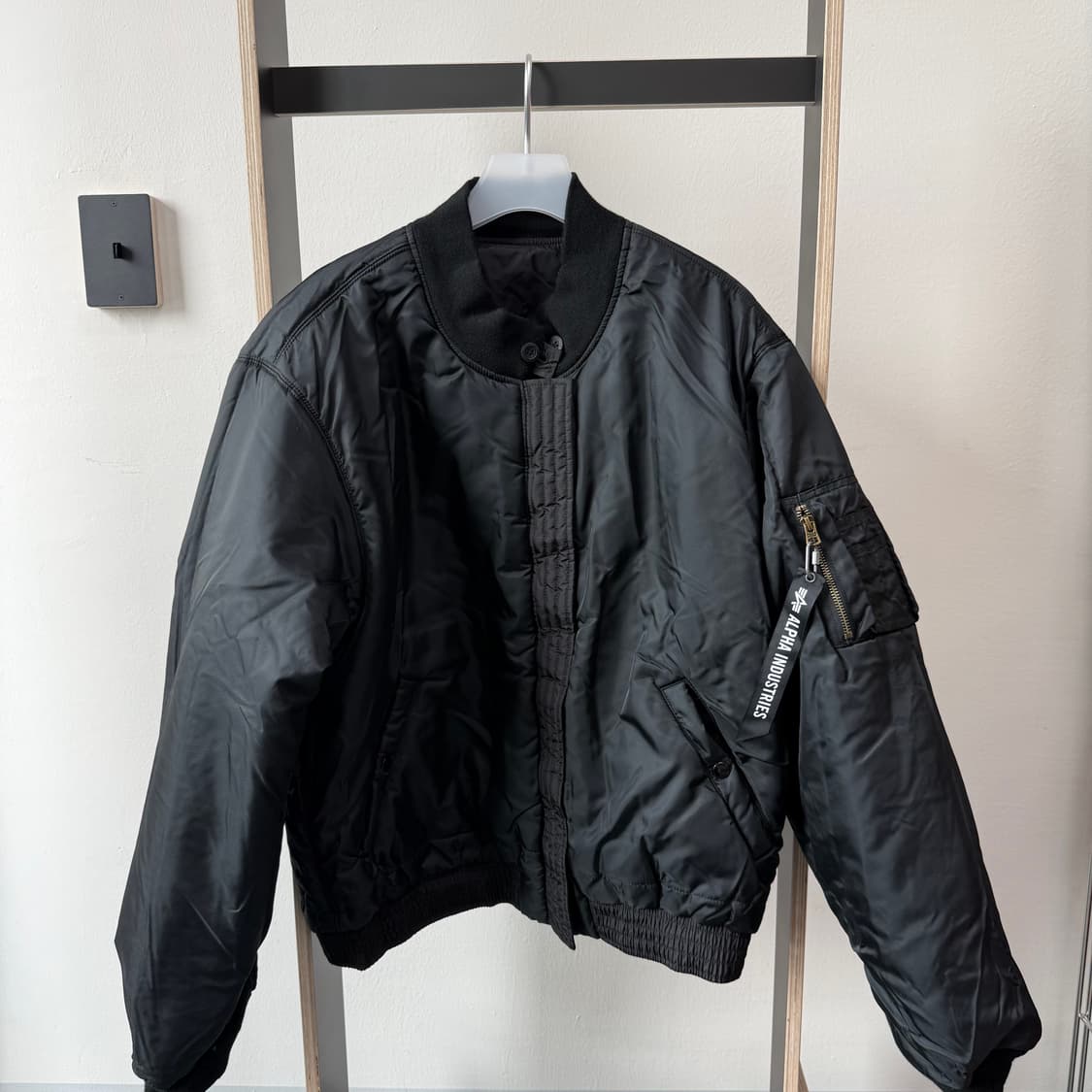 꼼데가르송 CDG 백 로고 리버 시블 MA-1 자켓 블랙 상품이미지4