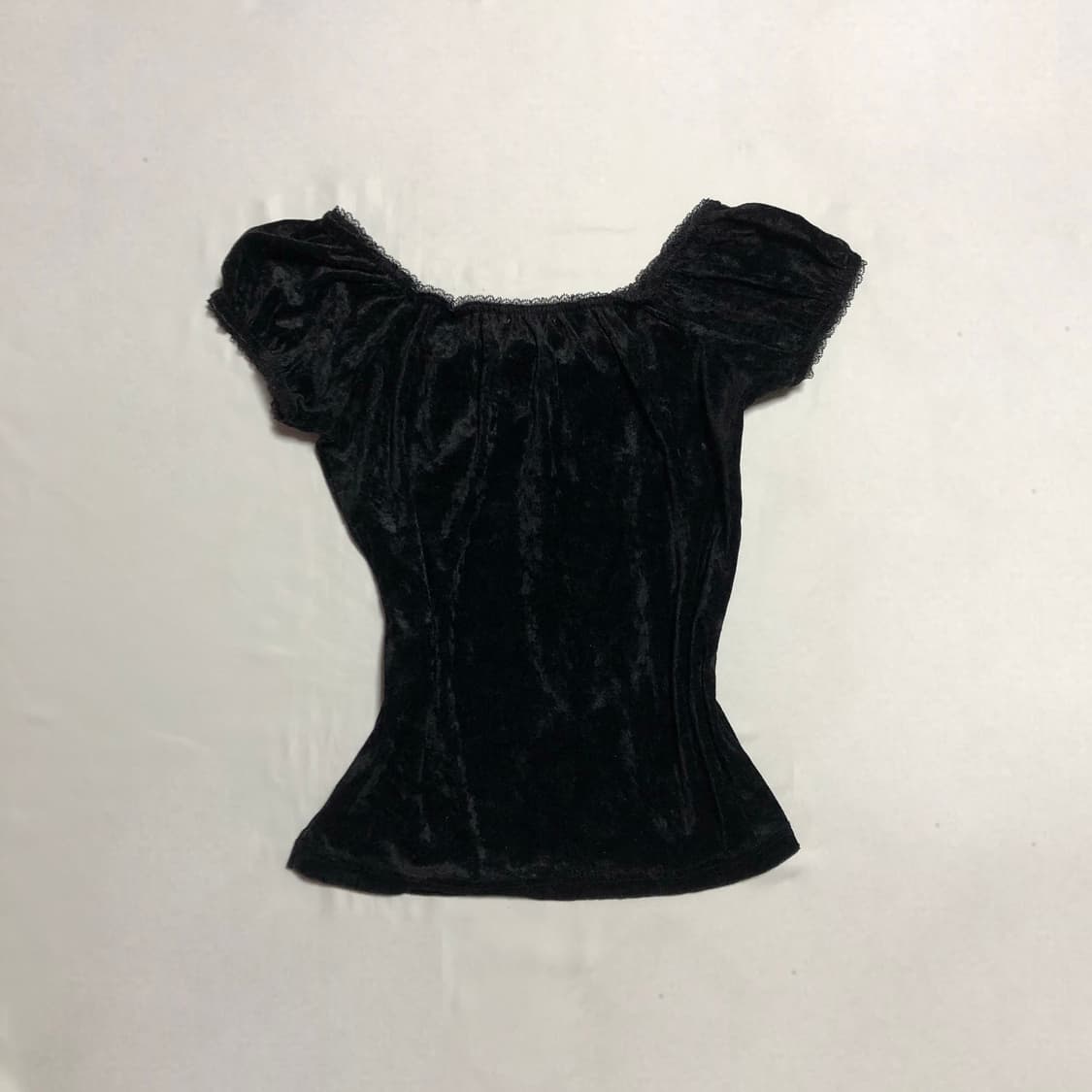 벨루어 리본 퍼프 슬리브 탑 블랙 상품이미지3