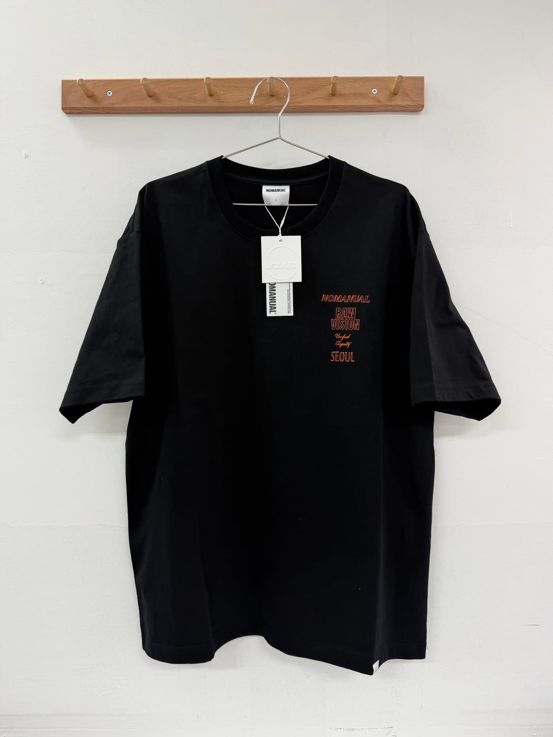 노매뉴얼 N.I T-SHIRT - BLACK 상품이미지1