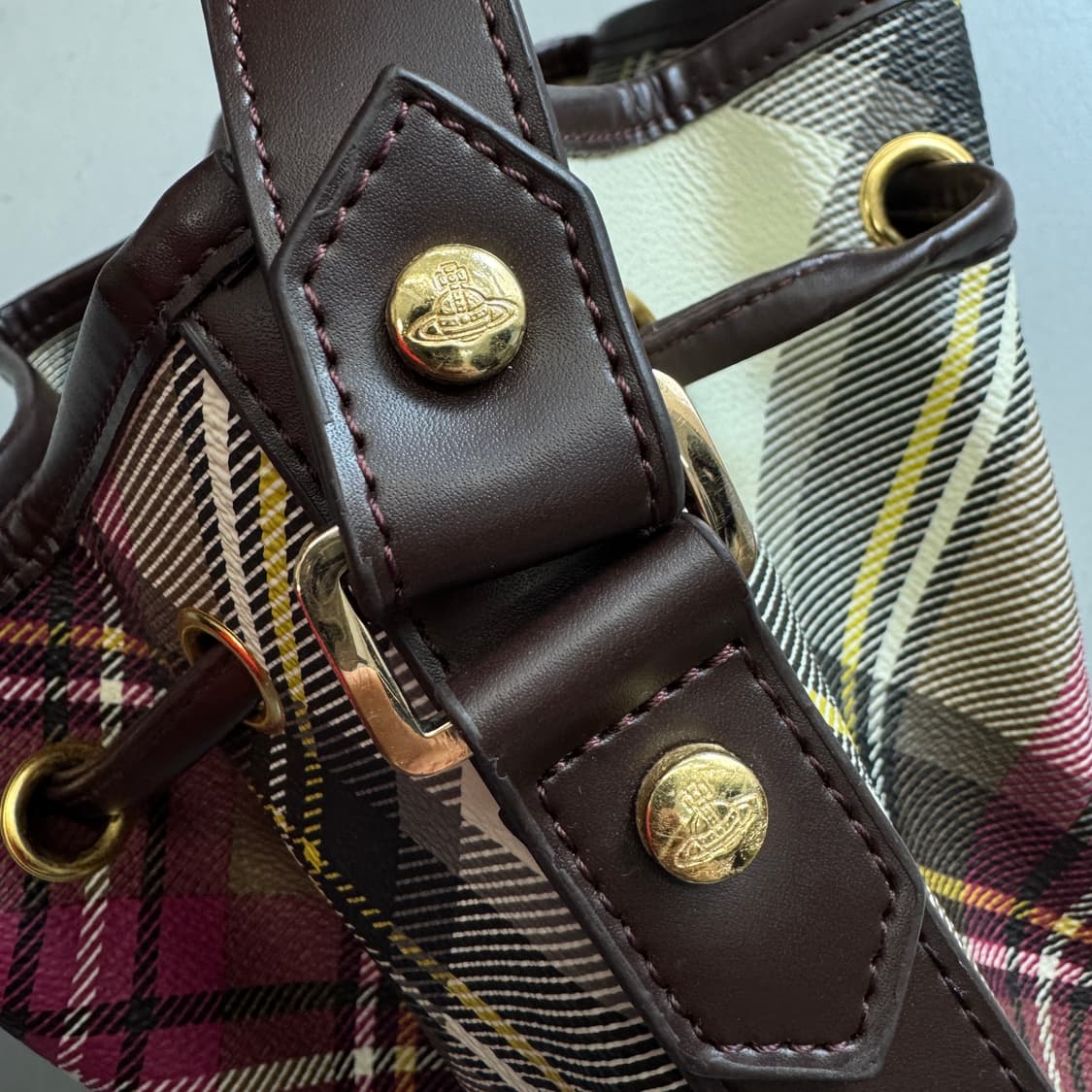 비비안웨스트우드 체크 버킷 숄더백 상품이미지5