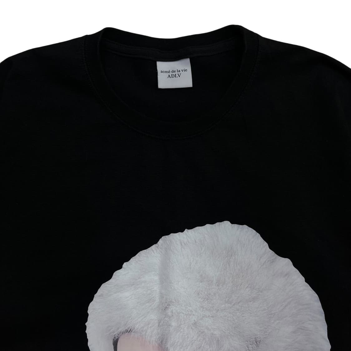 아크메드라비 겨울소녀 블랙 반팔티 1 상품이미지4