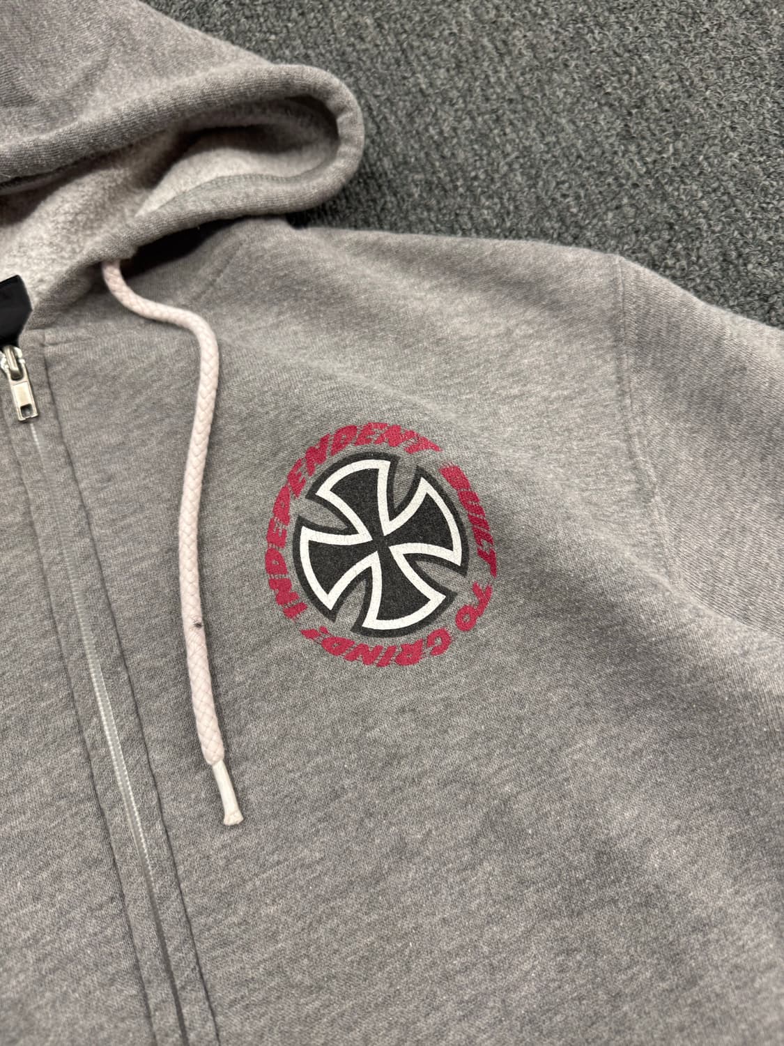 OS)인디펜던트 빈티지 그레이 프린팅 후드집업 상품이미지7