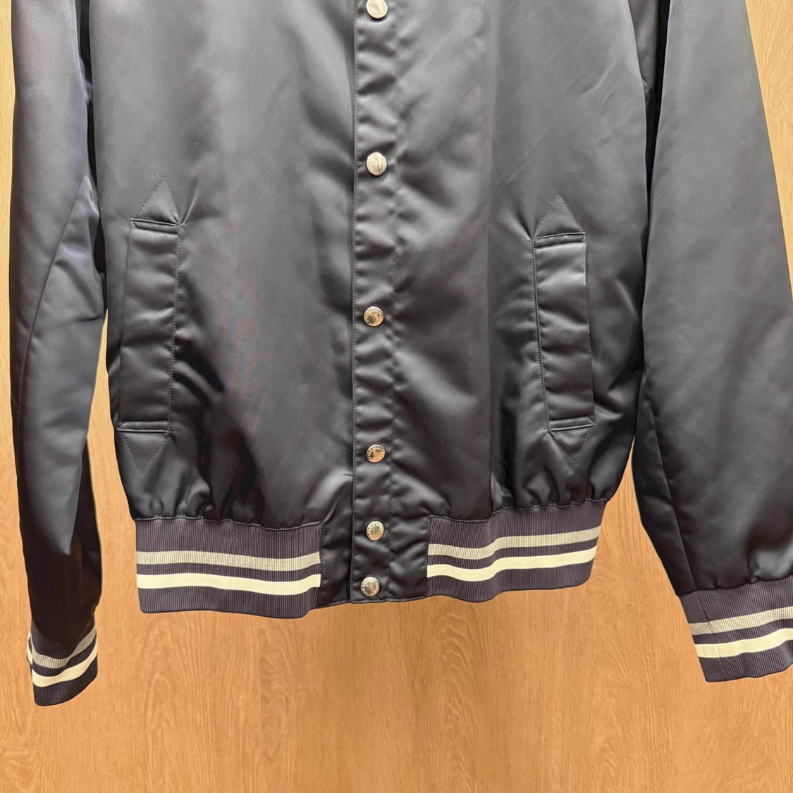 메종키츠네 바시티 스타디움 자켓 백로고 자수 디테일 네이비 상품이미지5