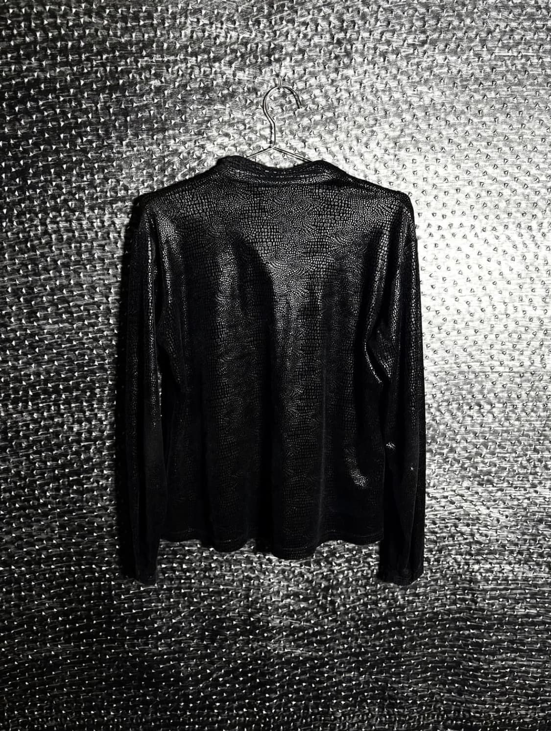 뱀피 코팅 브이넥  상품이미지2