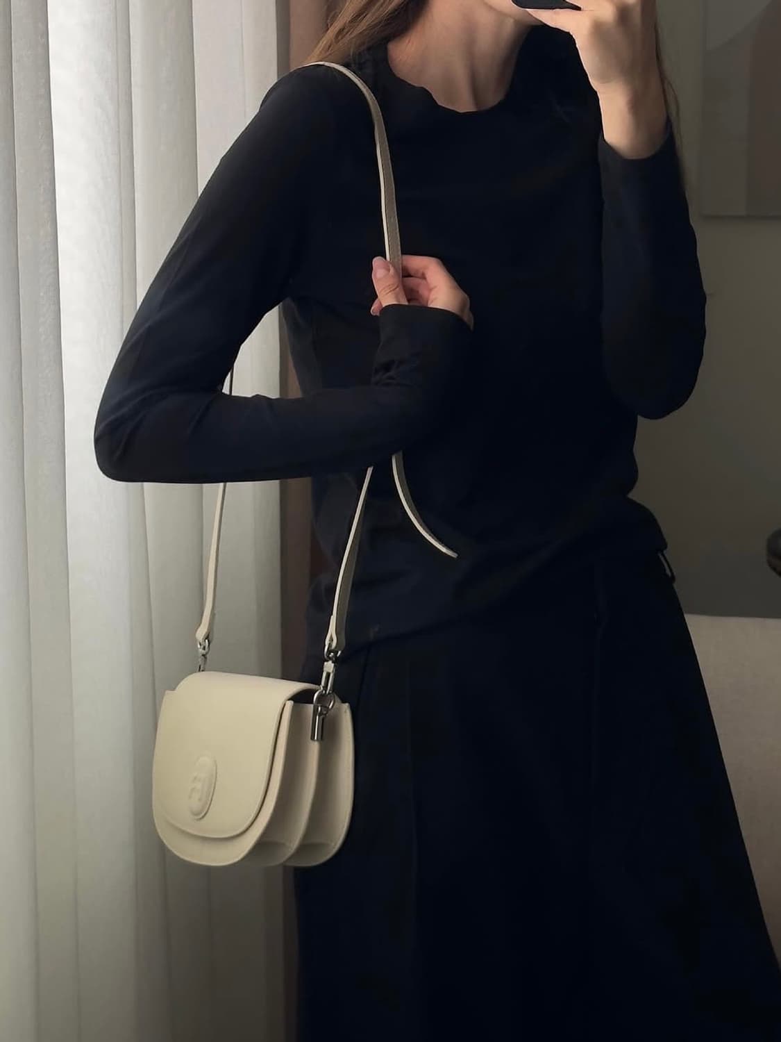 새상품) 페리아 머핀 로고 새들 숄더백 아이보리 상품이미지3