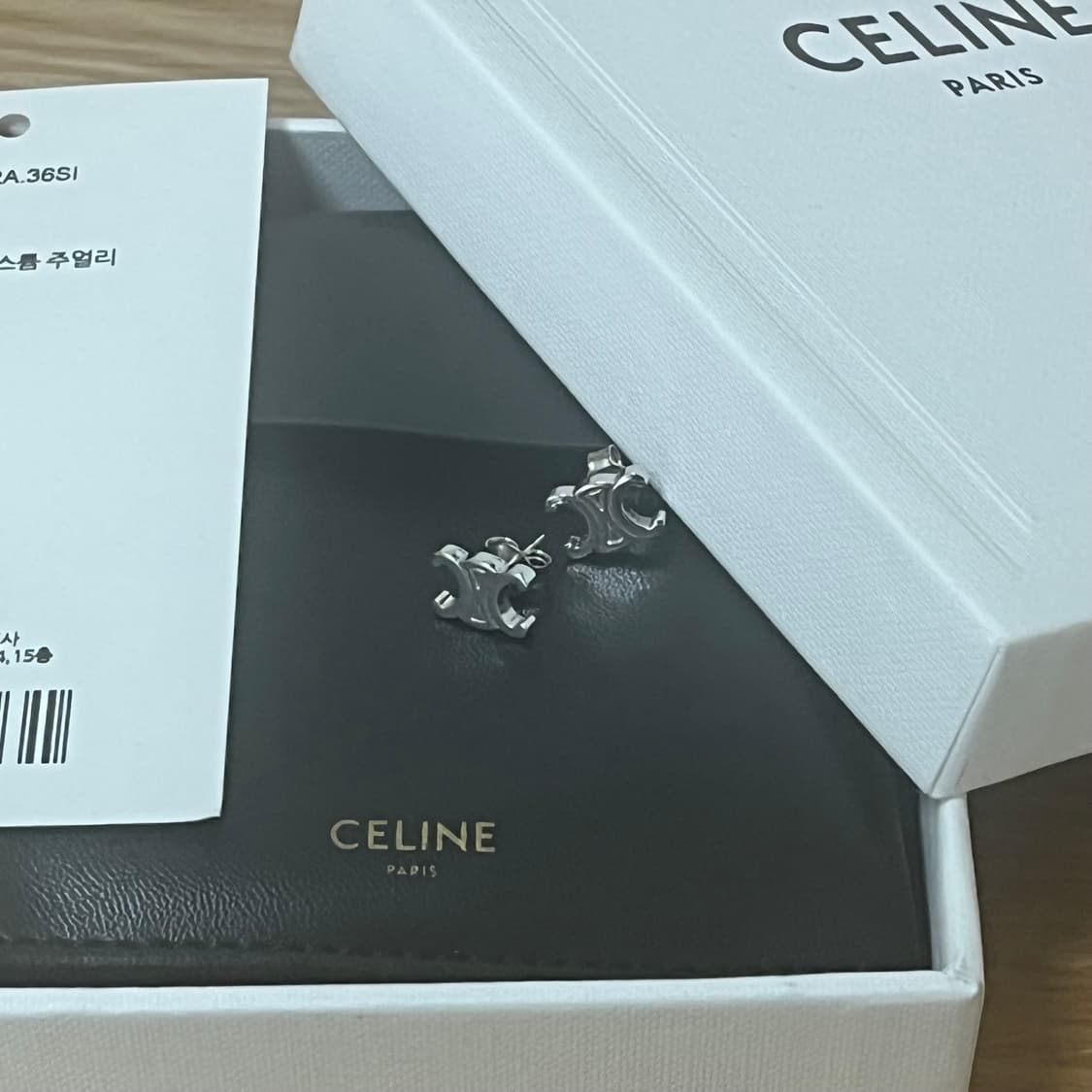셀린느 트리옹프 귀걸이 상품이미지1