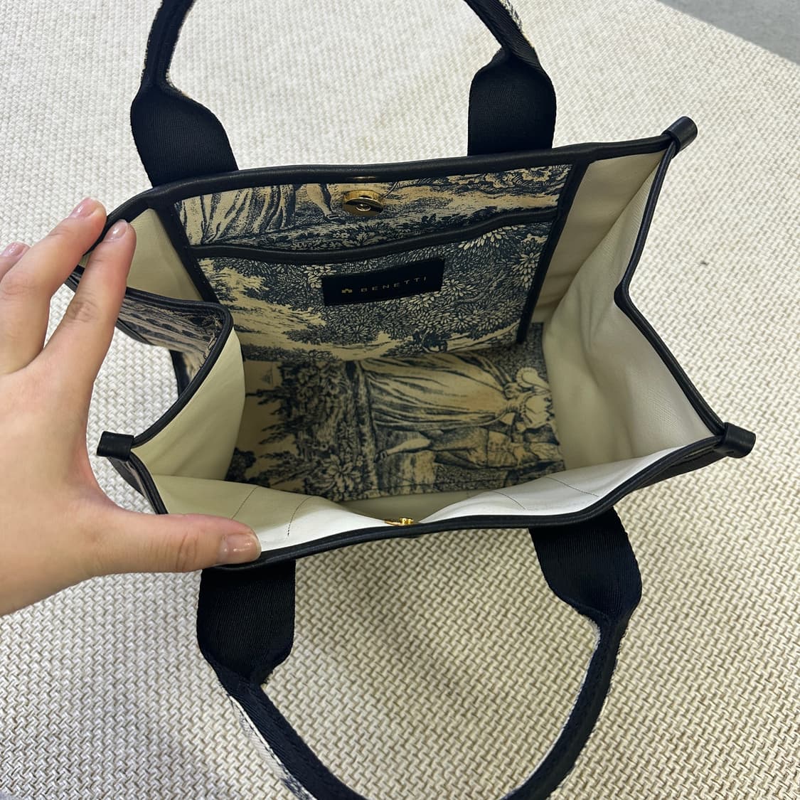 실측확인 BENETTI 스몰 토트백 0414D 상품이미지3