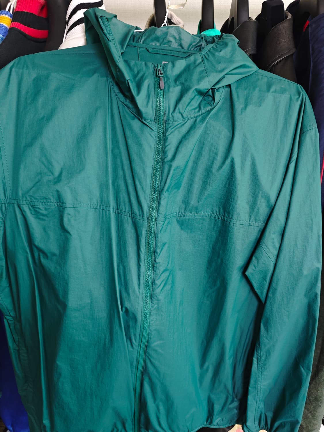 유니클로 바람막이 상품이미지1