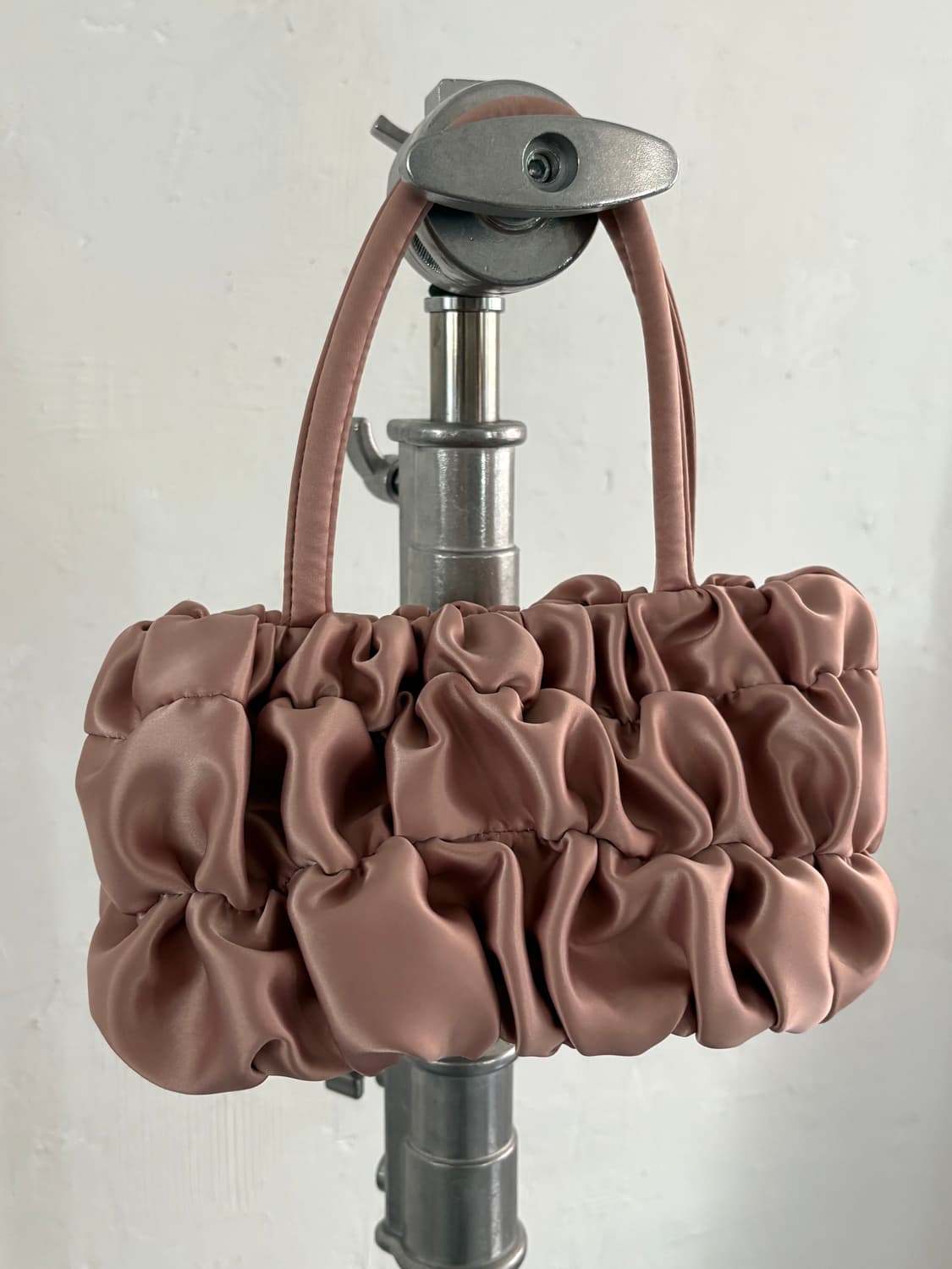 Vivienne Westwood 비비안웨스트우드 핑크 사라 셔링 백 상품이미지4