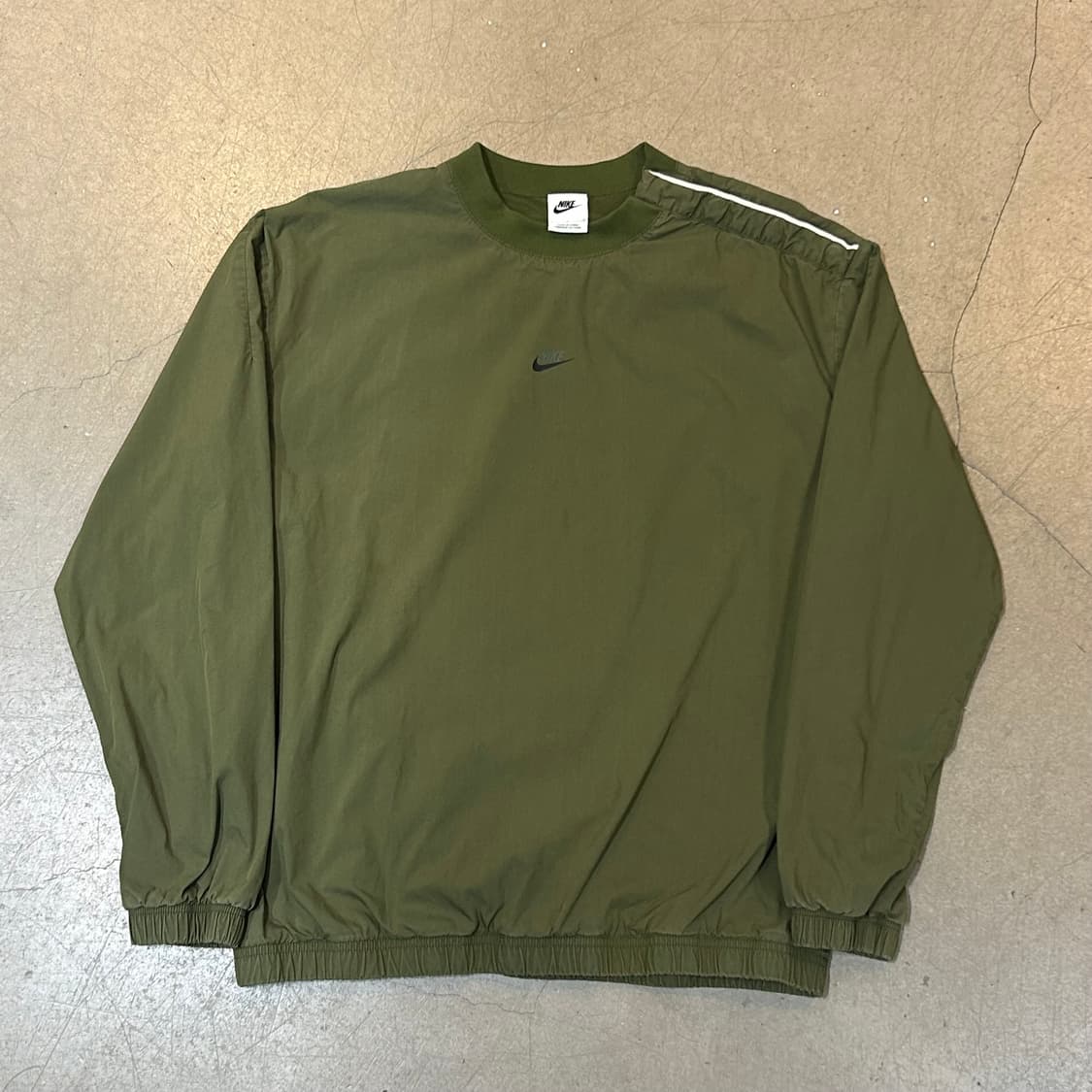 100 나이키 센터 스우시 풀오버 카키 바람막이 상품이미지2