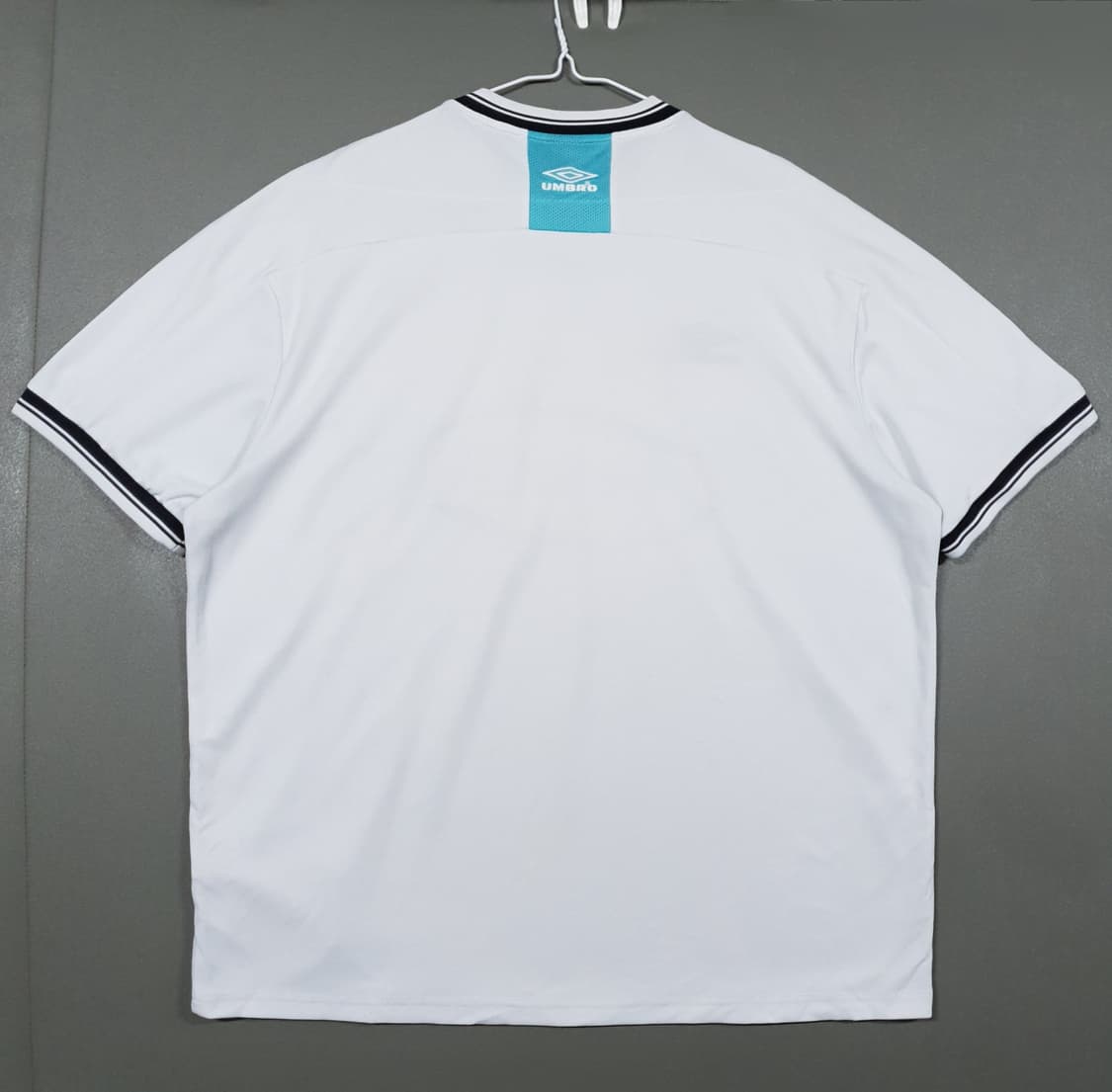 105 (XL) 엄브로 신형 풋볼 져지 컬렉션 오버핏 패턴 반팔티 있지 상품이미지9
