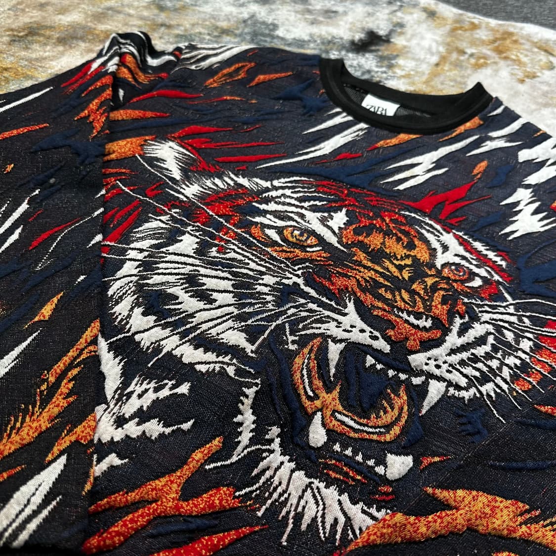 ZARA 타이거 스웻셔츠 상품이미지5